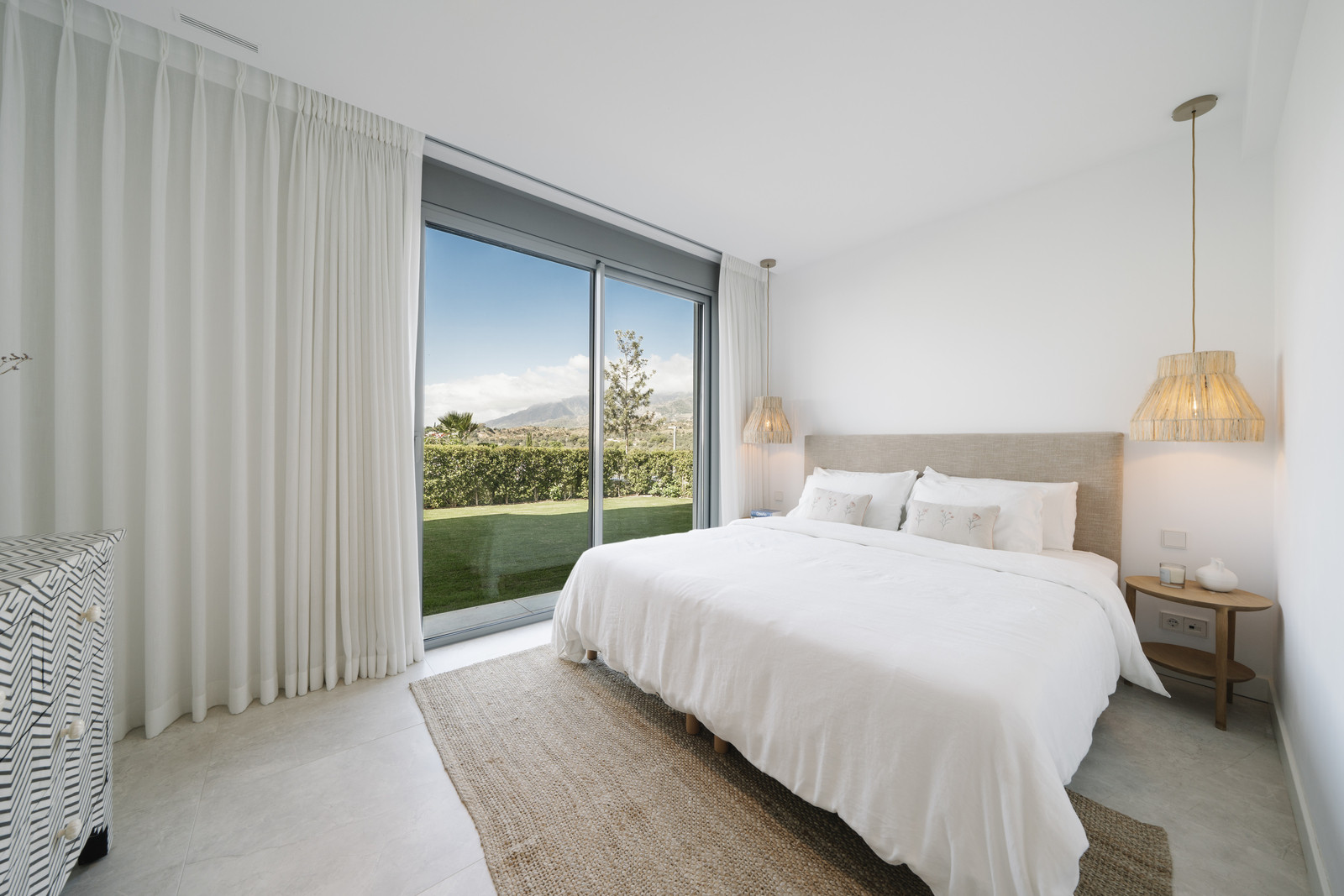 Luxury Ground Floor Apartment with Garden and Partial Sea Views in Marbella East · Photo 29