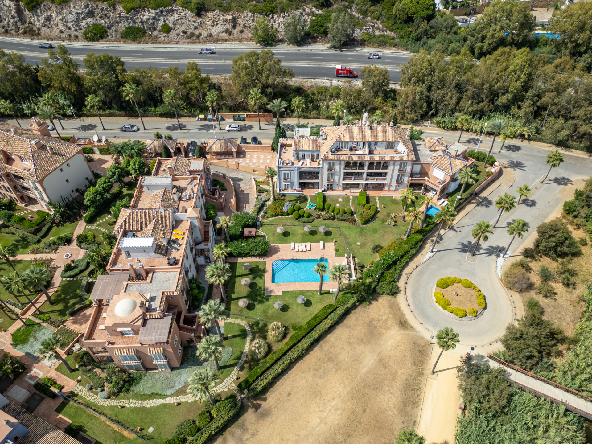 Unique Semi-detached Villa on the beach in La Perla de la Bahía, Casares · Photo 42