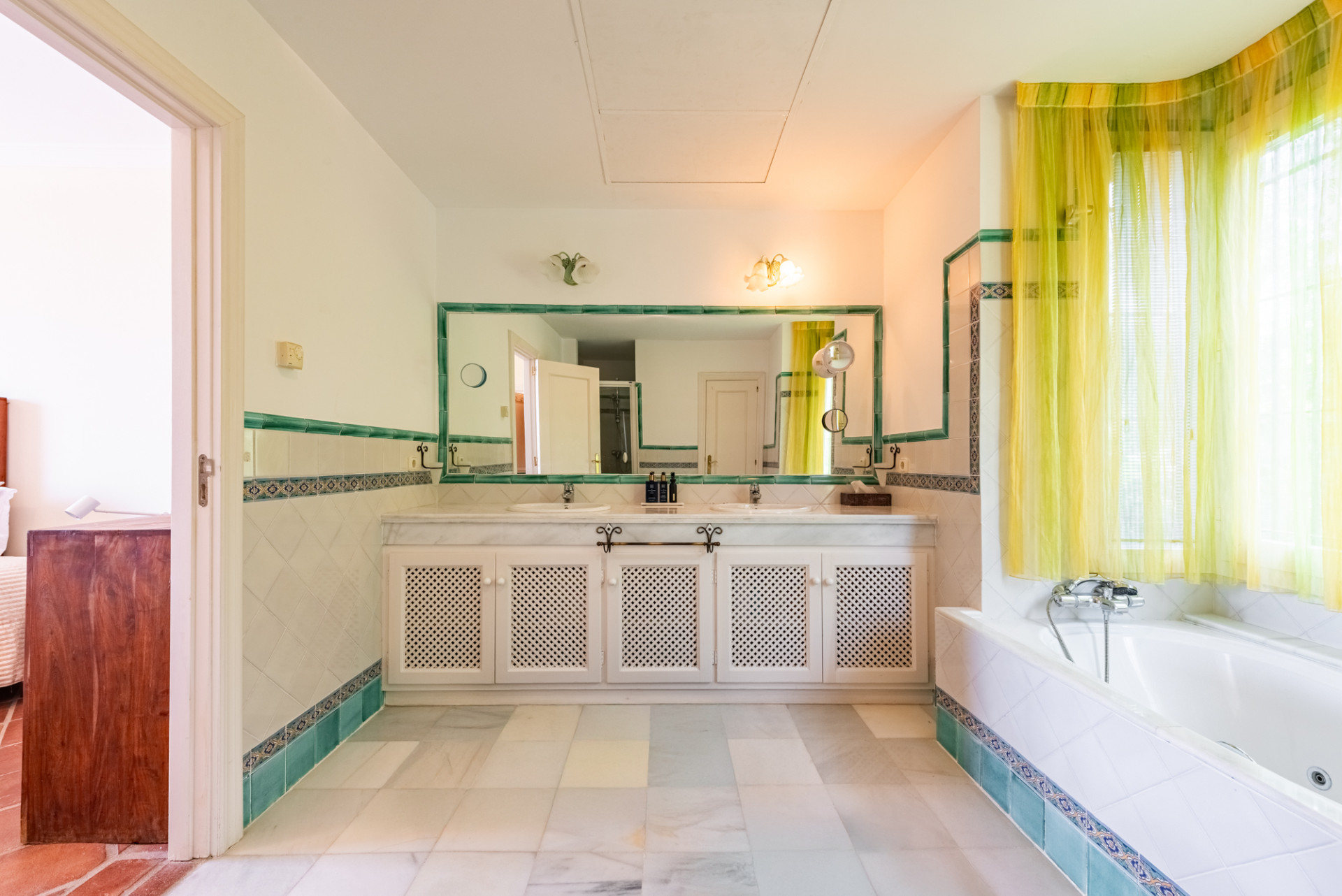 Unique Semi-detached Villa on the beach in La Perla de la Bahía, Casares · Photo 20