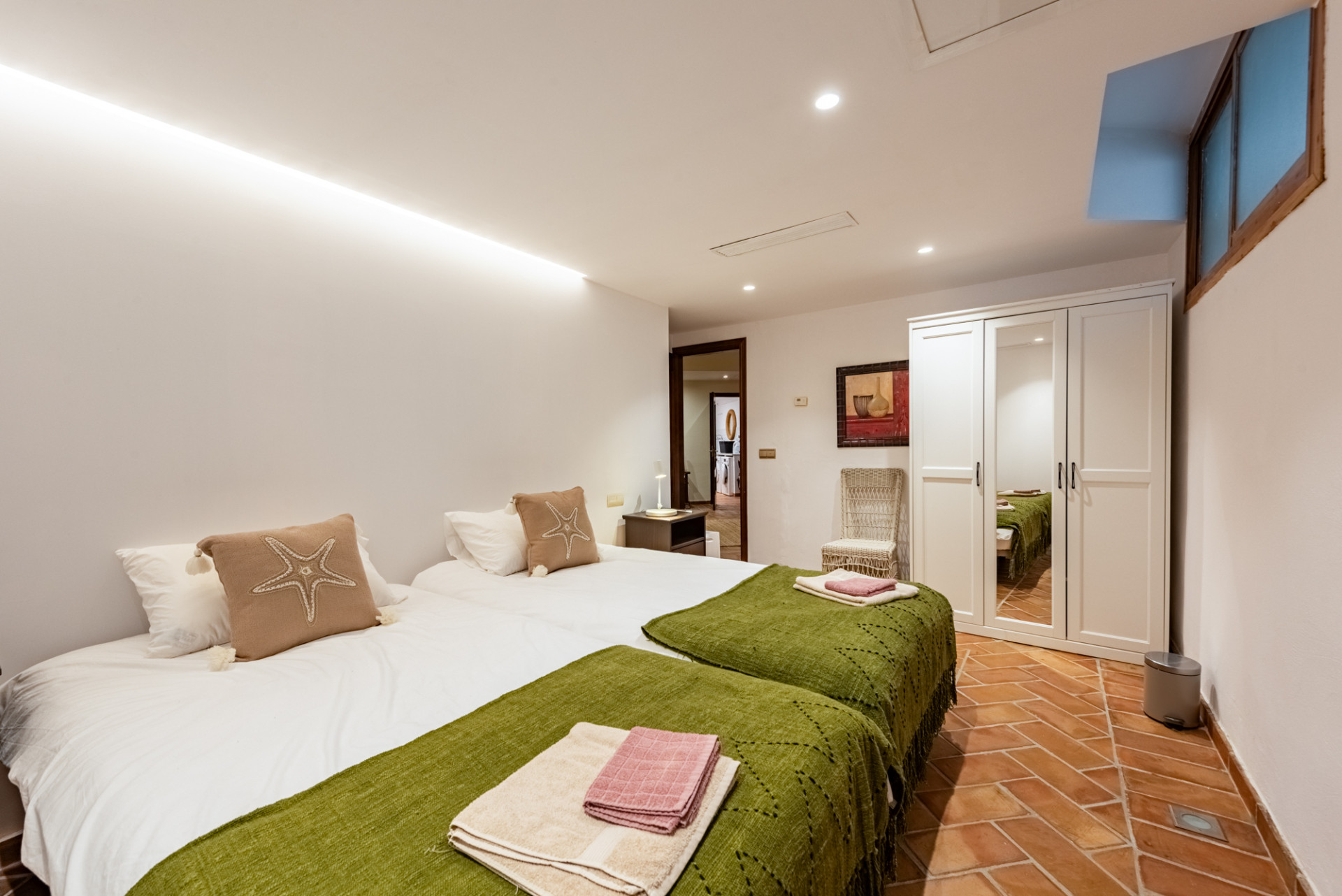 Unique Semi-detached Villa on the beach in La Perla de la Bahía, Casares · Photo 24