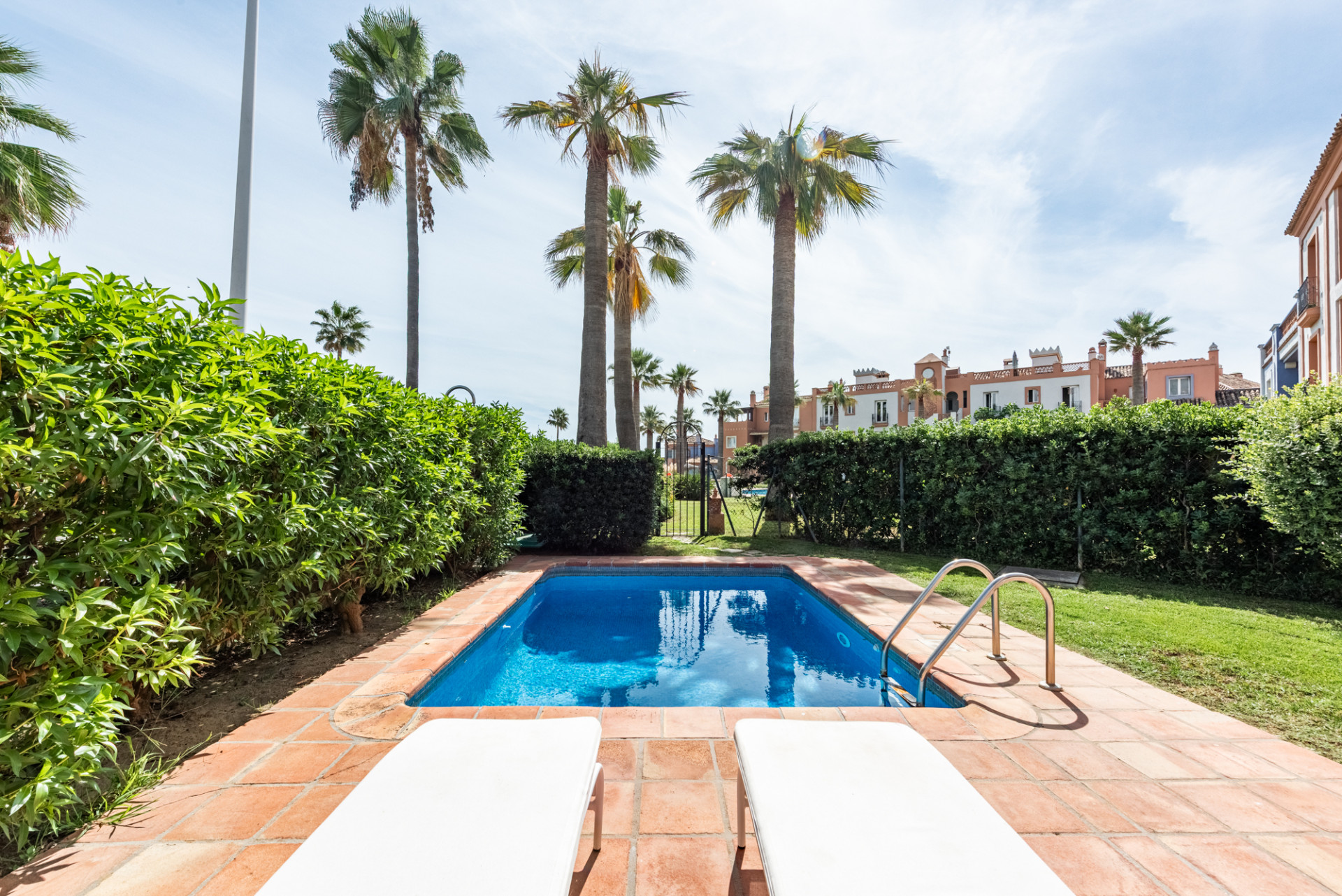 Unique Semi-detached Villa on the beach in La Perla de la Bahía, Casares · Photo 32