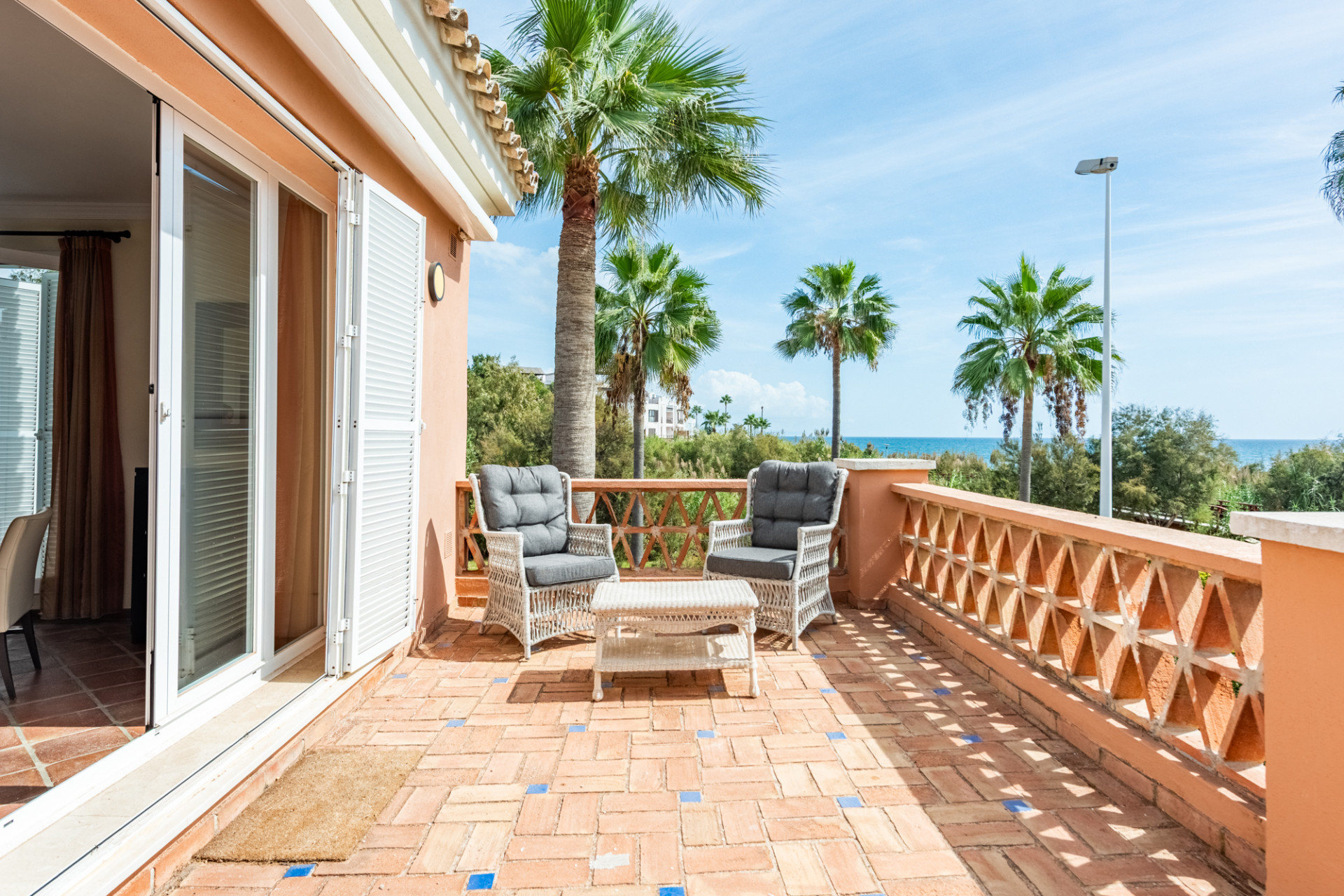 Unique Semi-detached Villa on the beach in La Perla de la Bahía, Casares · Photo 17