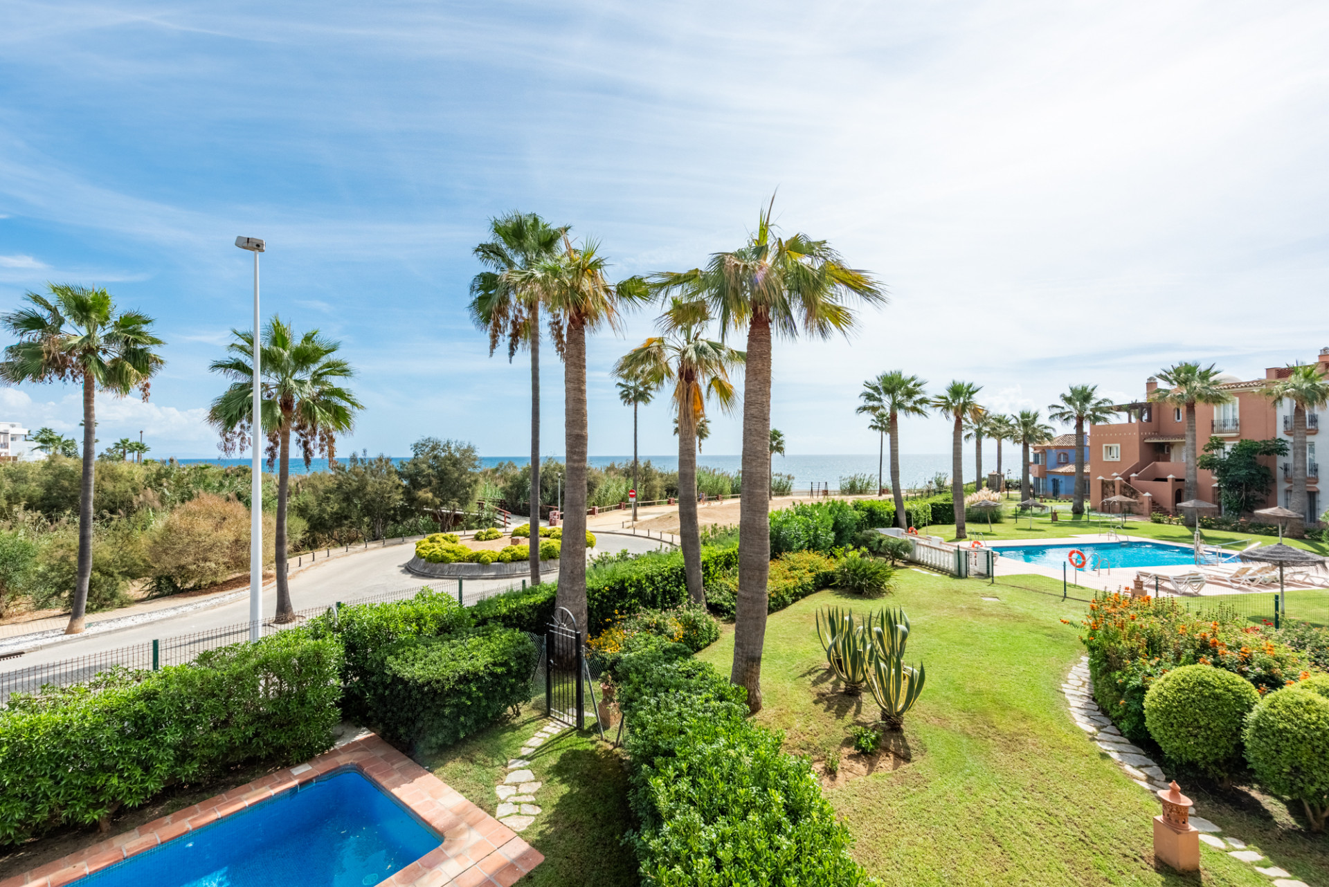 Unique Semi-detached Villa on the beach in La Perla de la Bahía, Casares · Photo 18