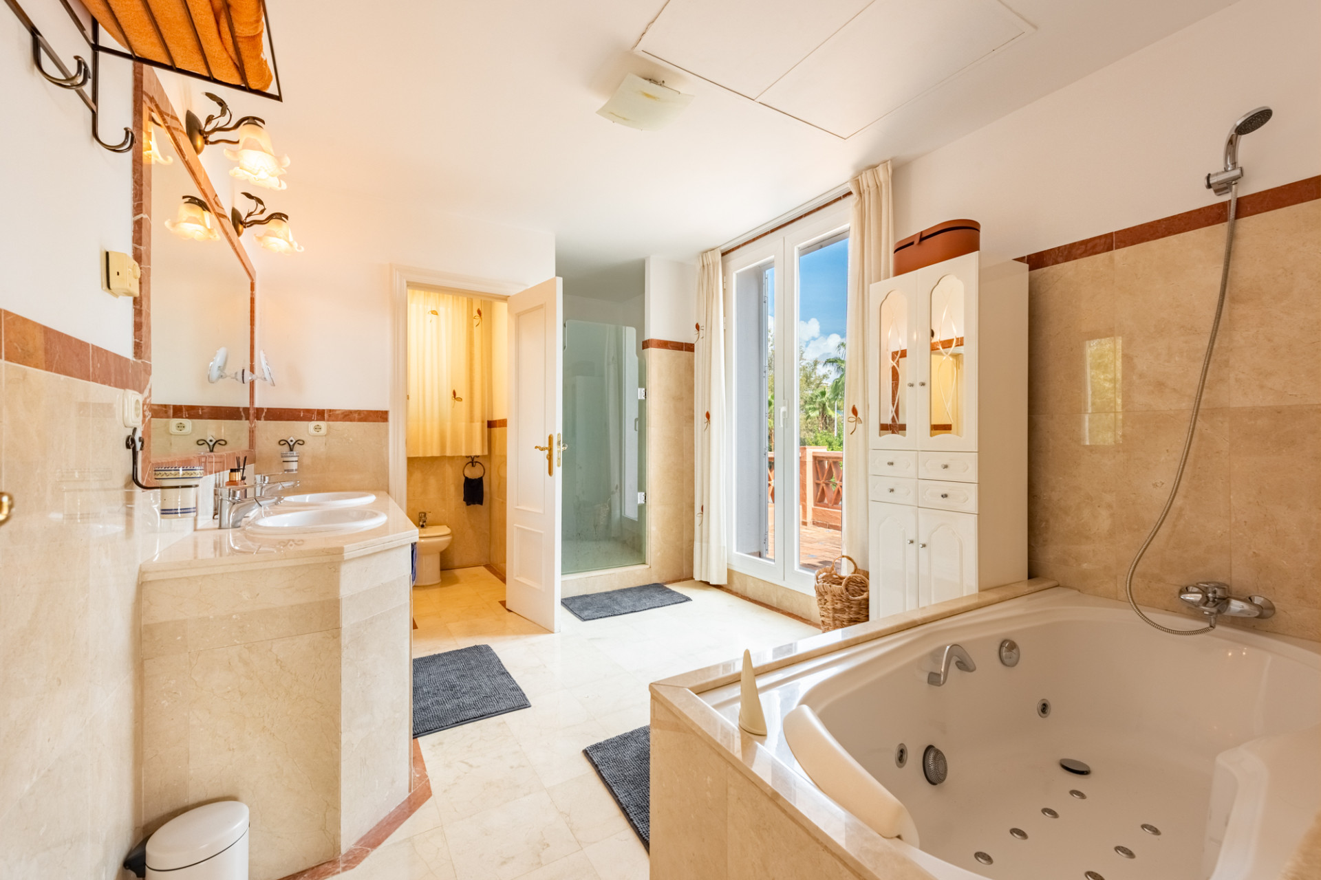 Unique Semi-detached Villa on the beach in La Perla de la Bahía, Casares · Photo 14
