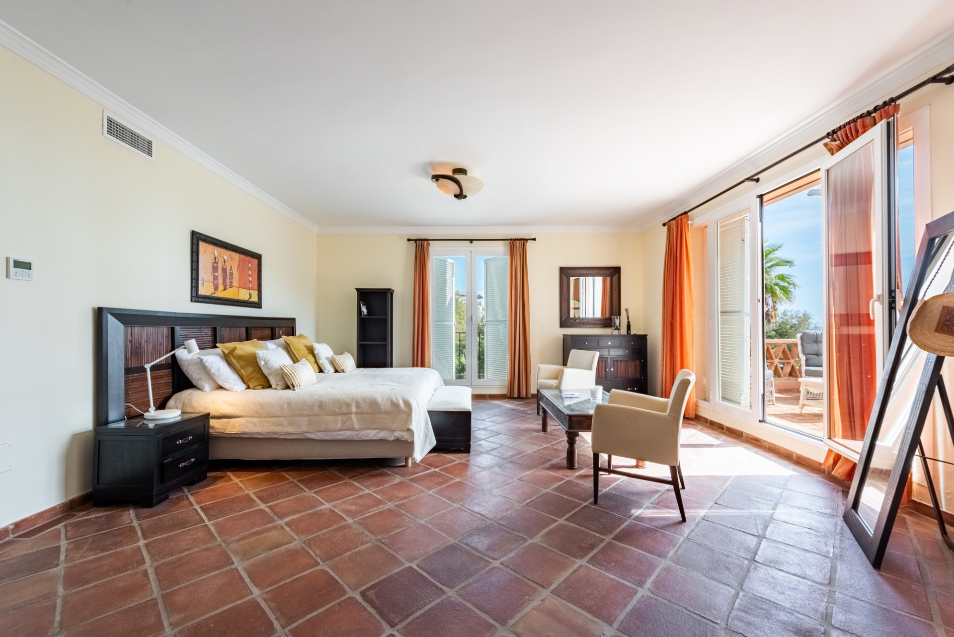 Unique Semi-detached Villa on the beach in La Perla de la Bahía, Casares · Photo 10