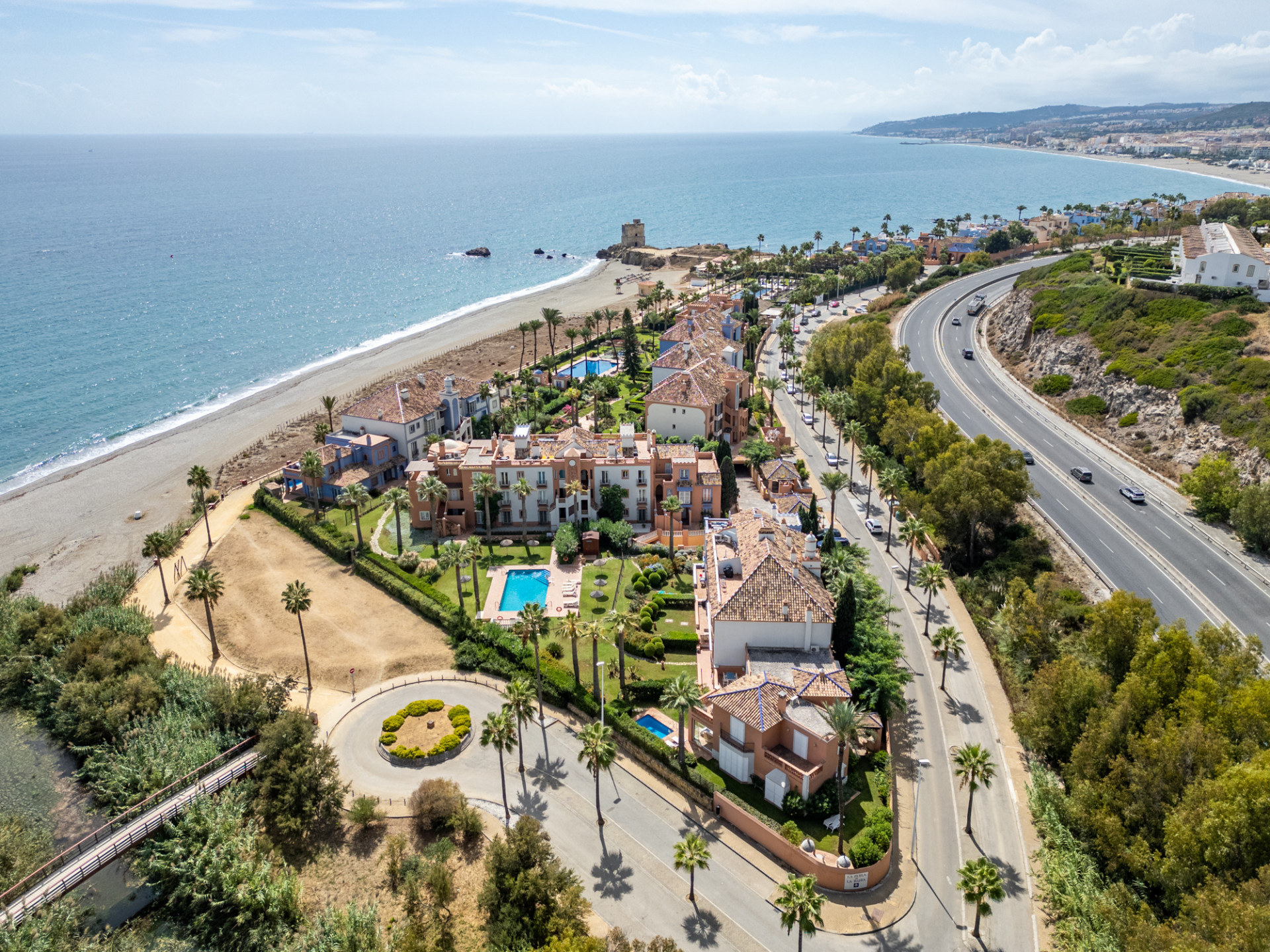 Unique Semi-detached Villa on the beach in La Perla de la Bahía, Casares · Photo 38