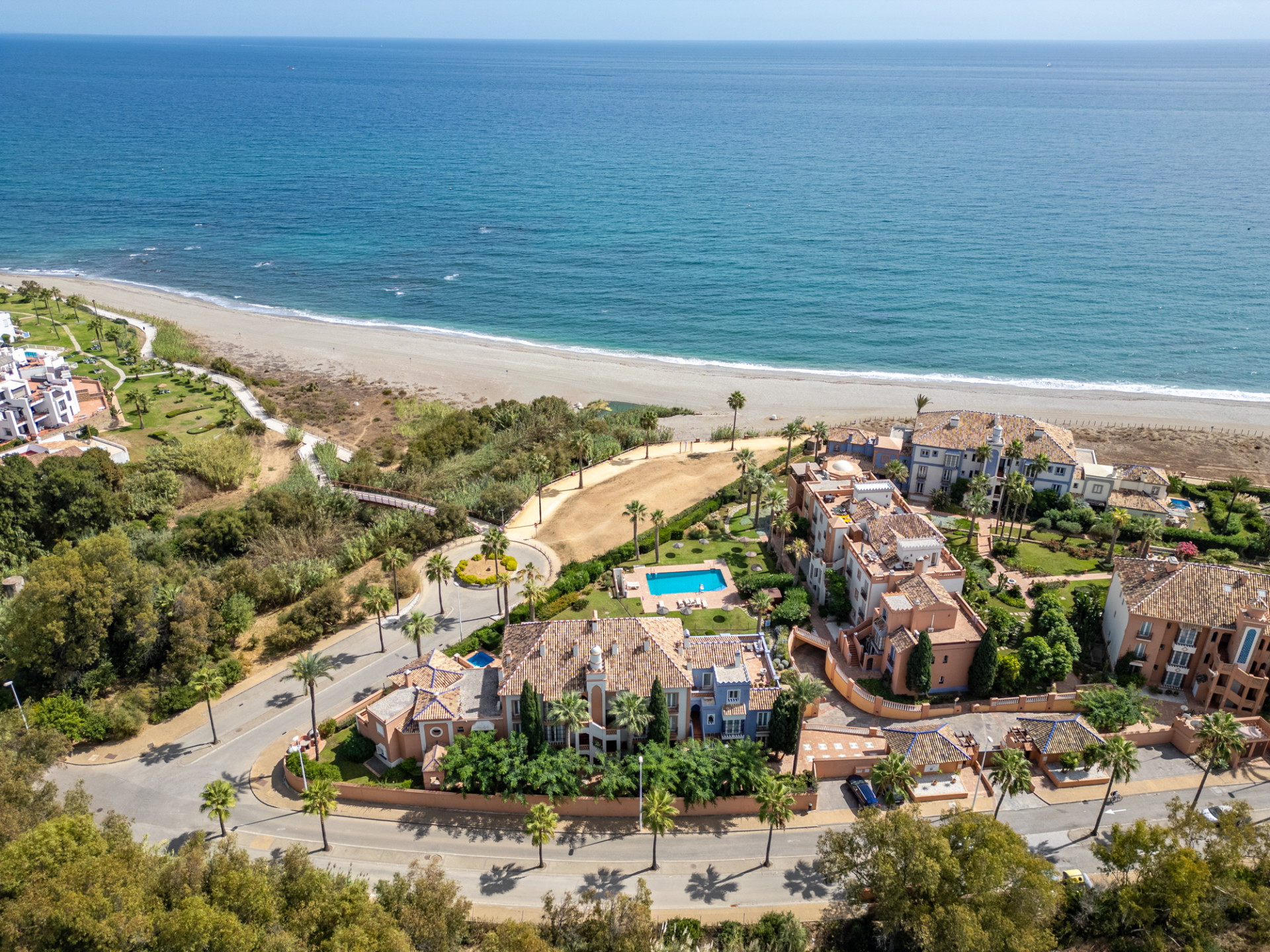 Unique Semi-detached Villa on the beach in La Perla de la Bahía, Casares · Photo 36