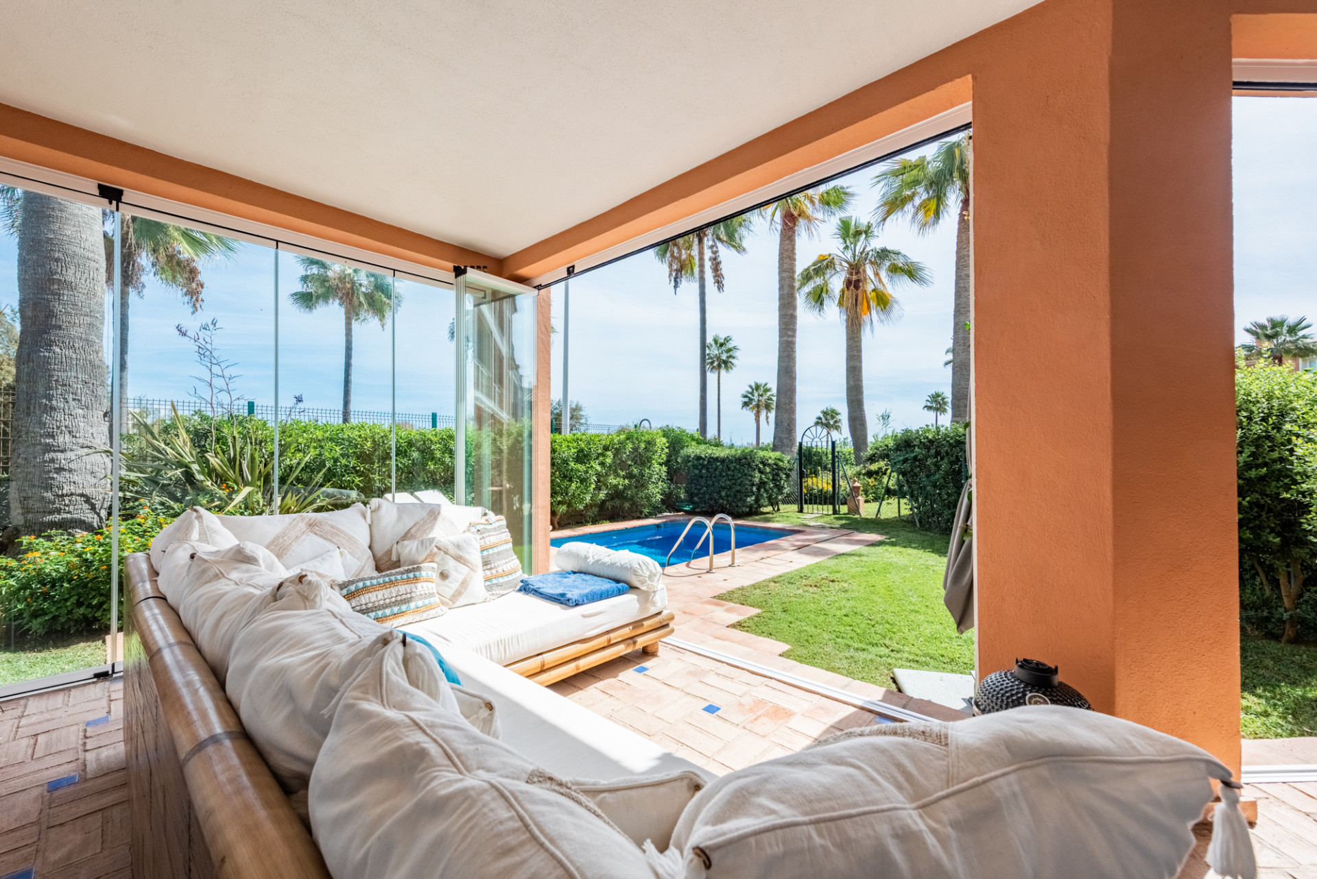 Unique Semi-detached Villa on the beach in La Perla de la Bahía, Casares · Photo 30