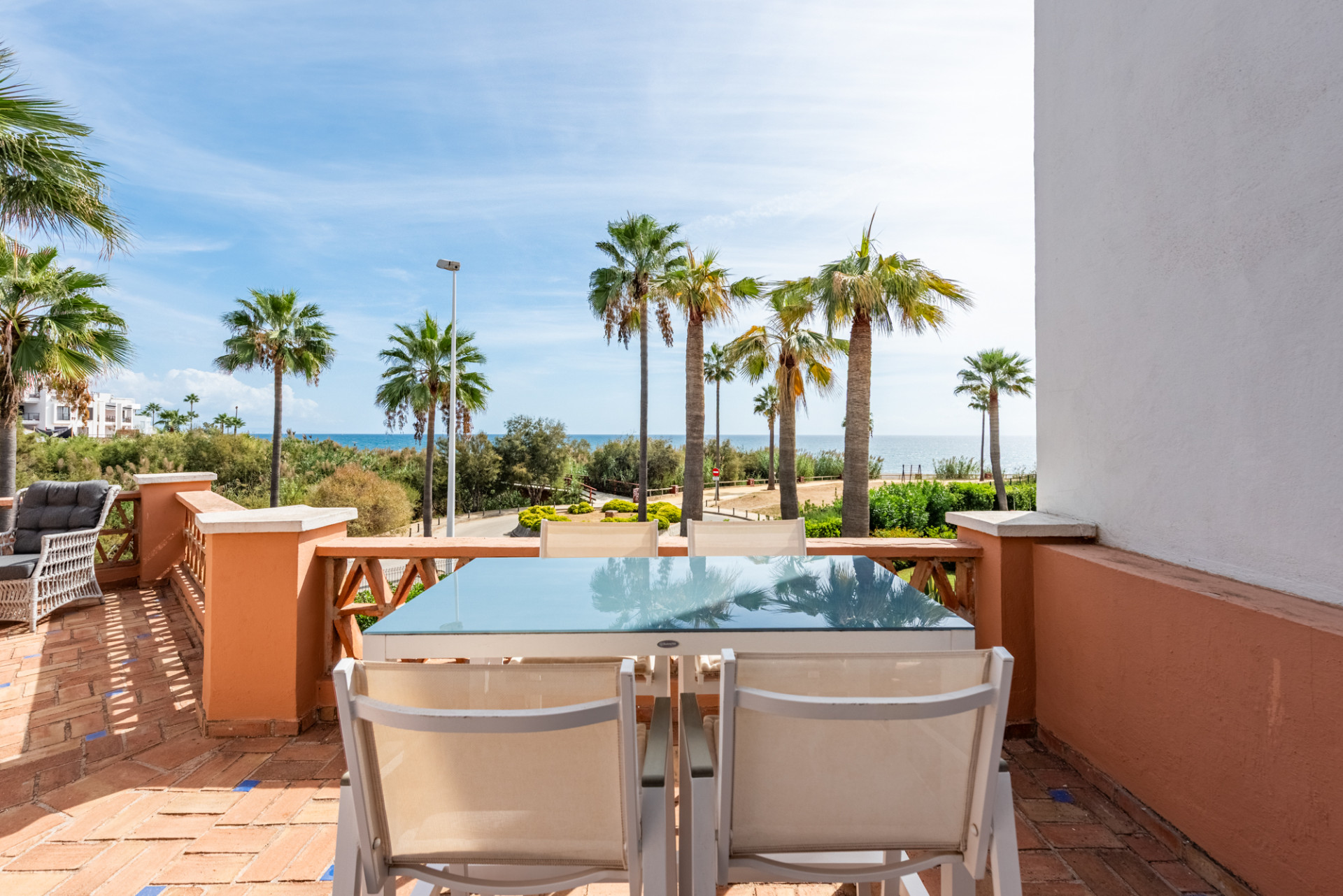 Unique Semi-detached Villa on the beach in La Perla de la Bahía, Casares · Photo 16