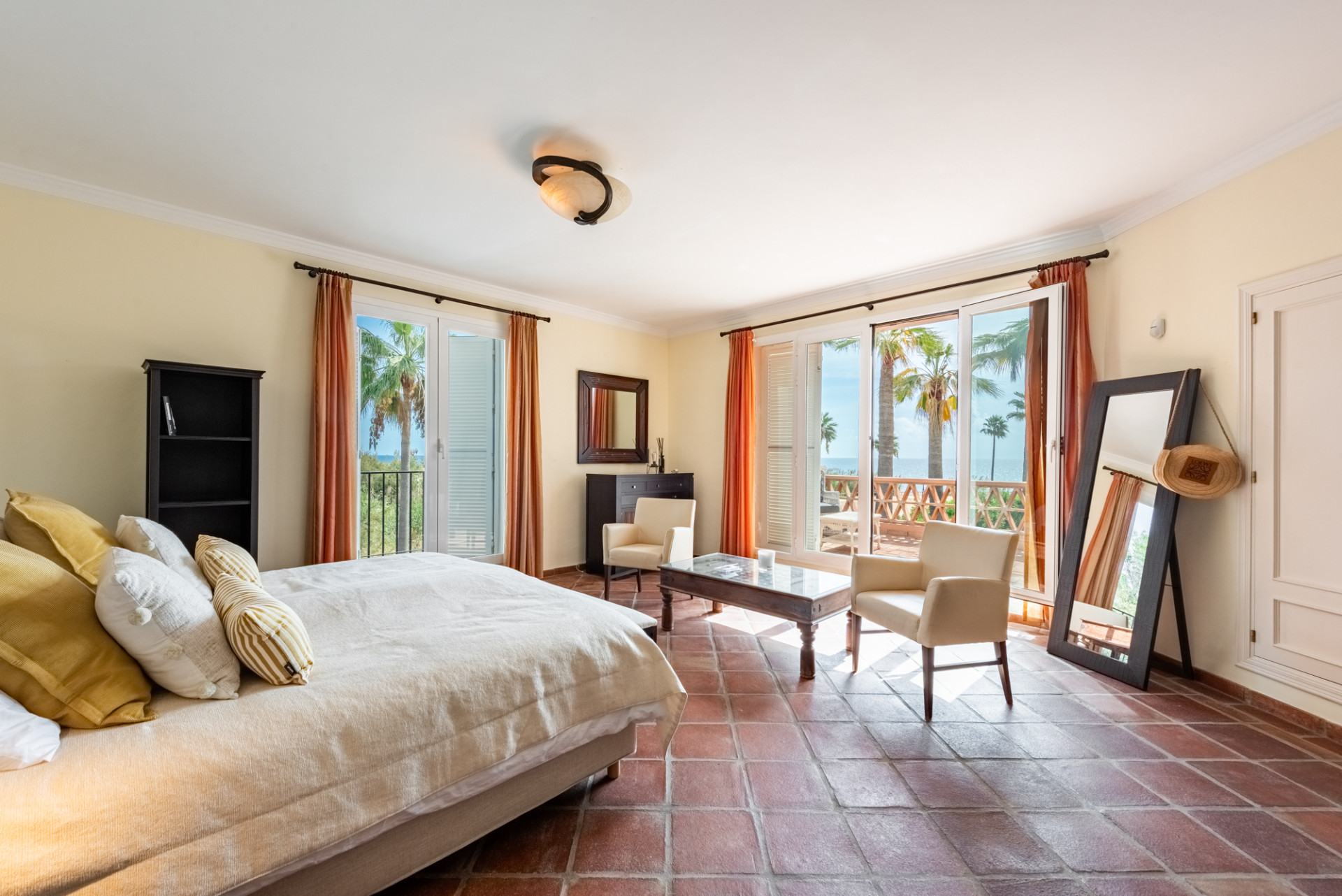 Unique Semi-detached Villa on the beach in La Perla de la Bahía, Casares · Photo 11