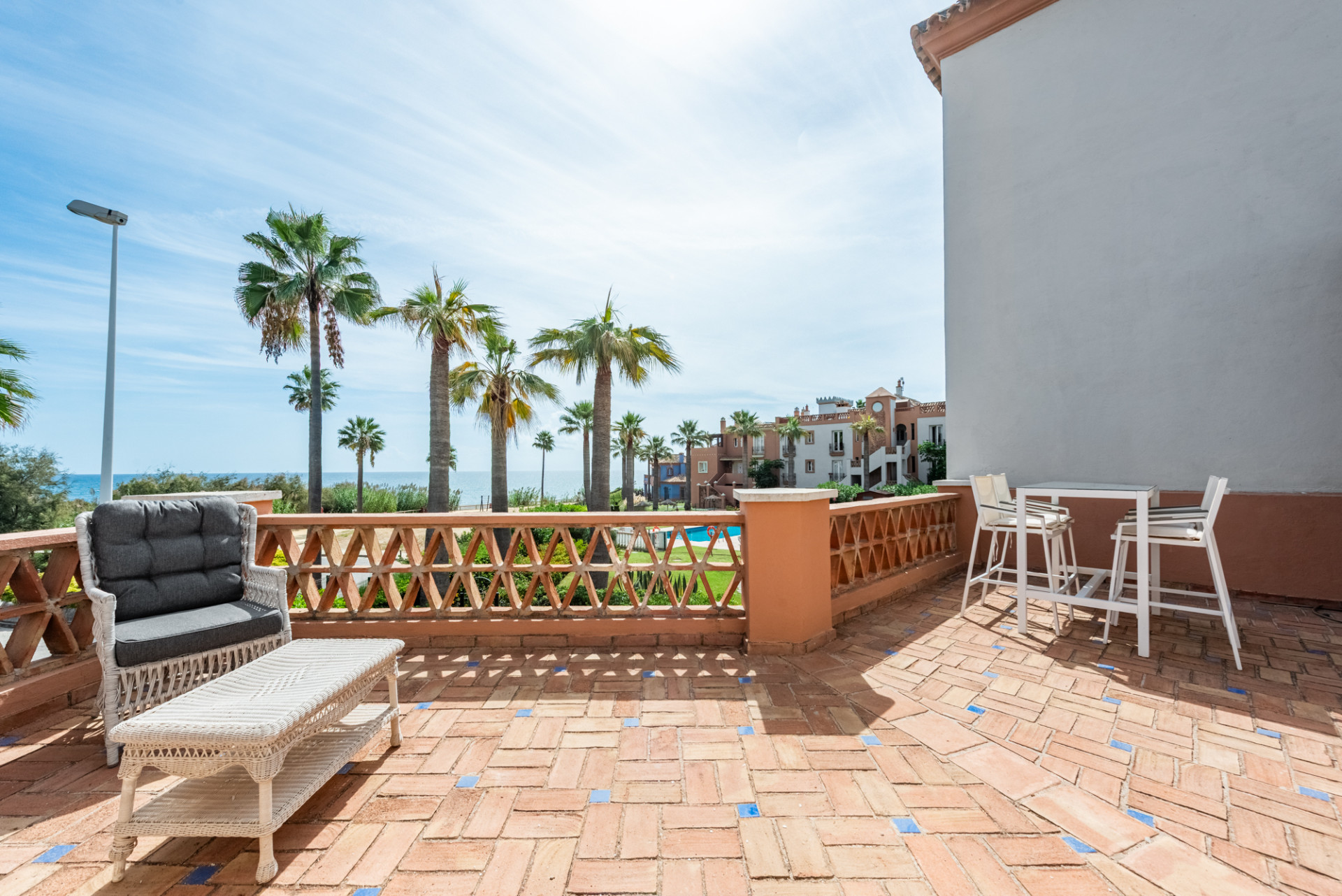 Unique Semi-detached Villa on the beach in La Perla de la Bahía, Casares · Photo 15