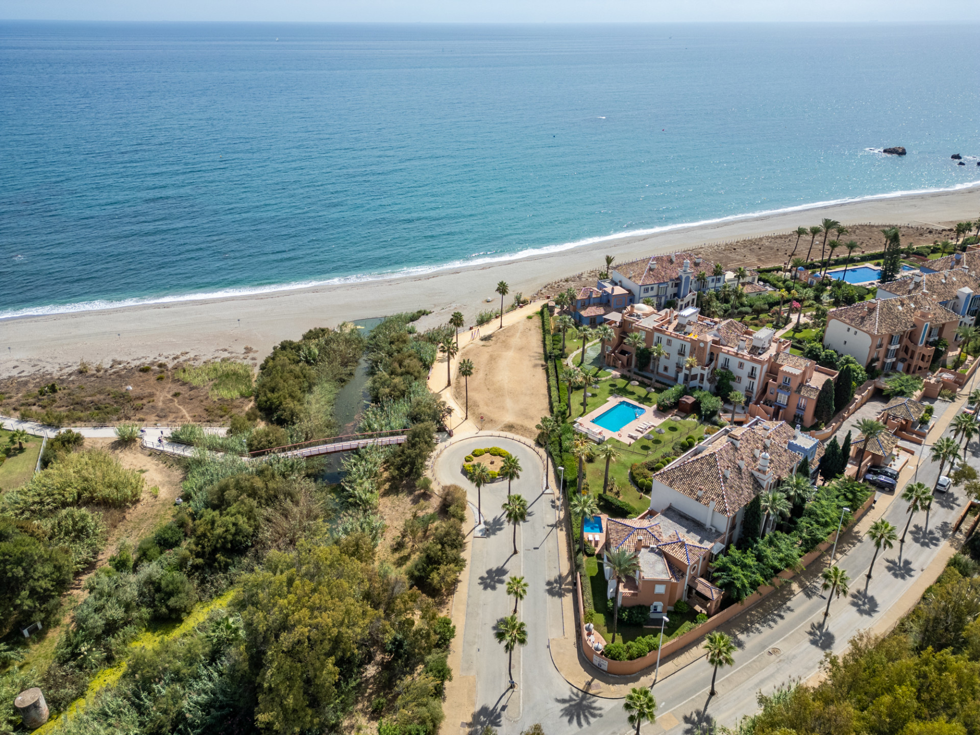 Unique Semi-detached Villa on the beach in La Perla de la Bahía, Casares · Photo 39