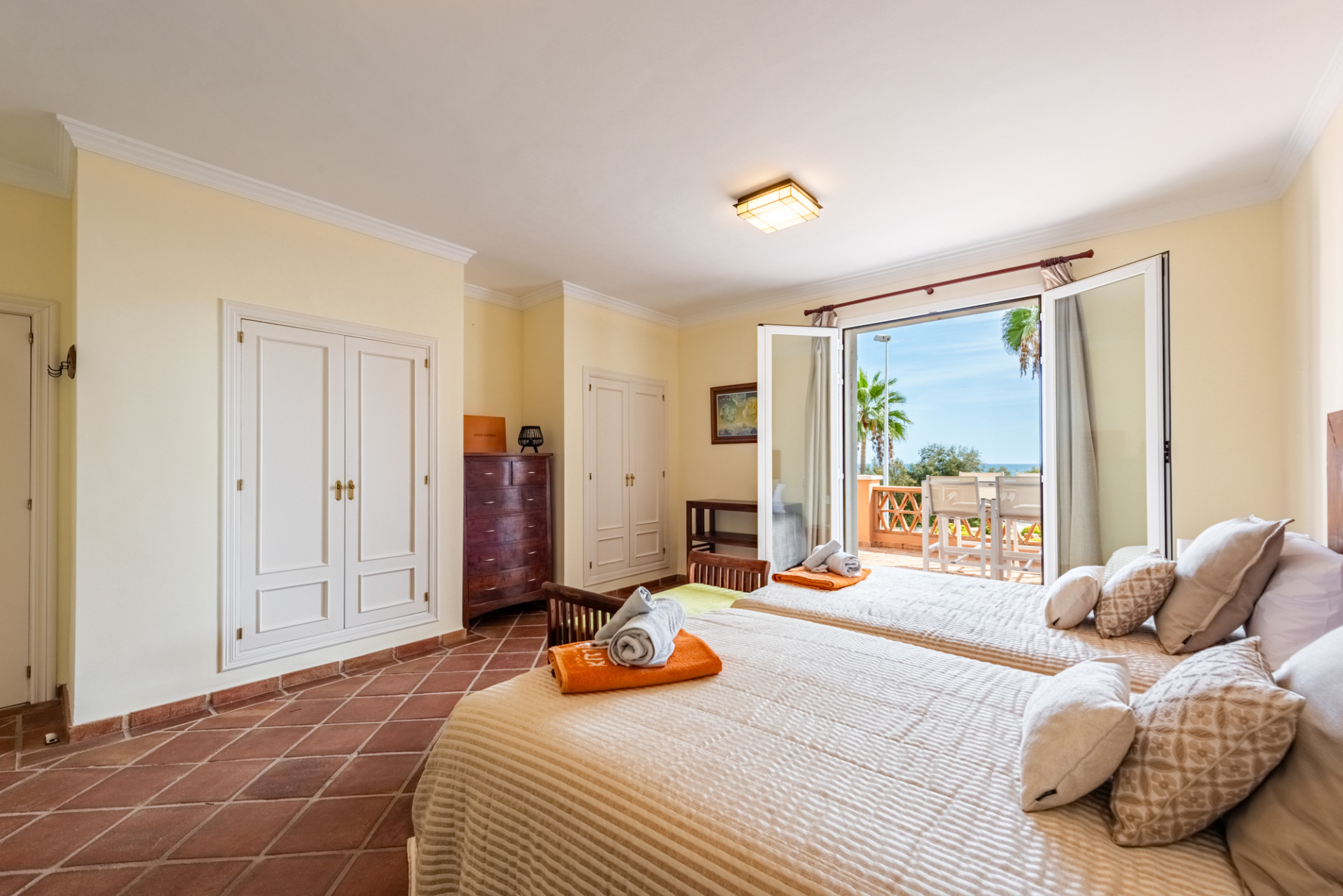 Unique Semi-detached Villa on the beach in La Perla de la Bahía, Casares · Photo 12