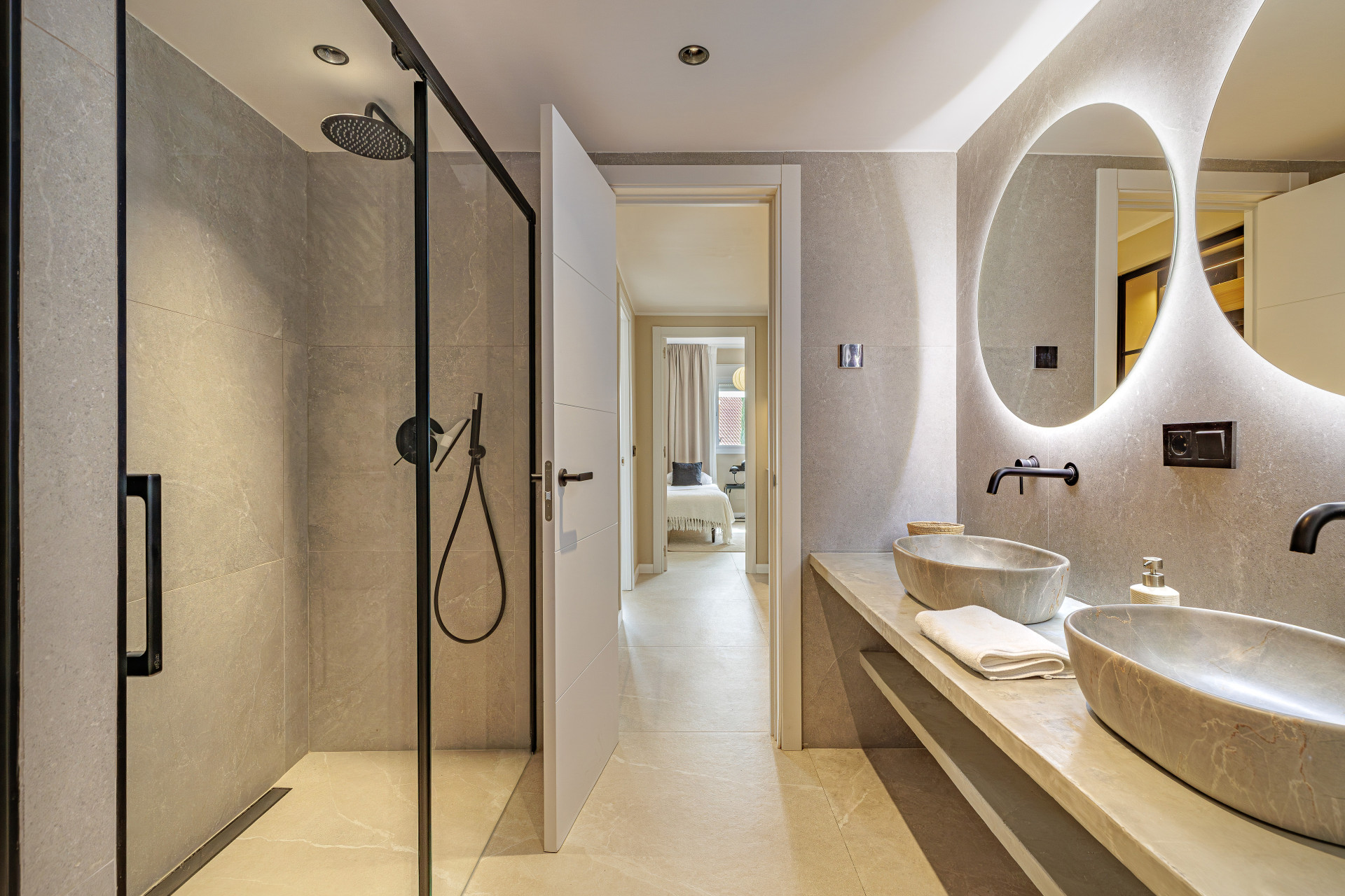 Stunning Renovated 4-Bedroom Apartment in Prime Nueva Andalucía Location · Photo 22