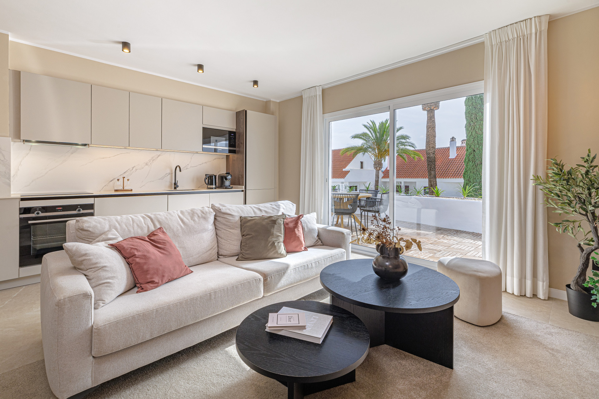 Stunning Renovated 4-Bedroom Apartment in Prime Nueva Andalucía Location · Photo 11