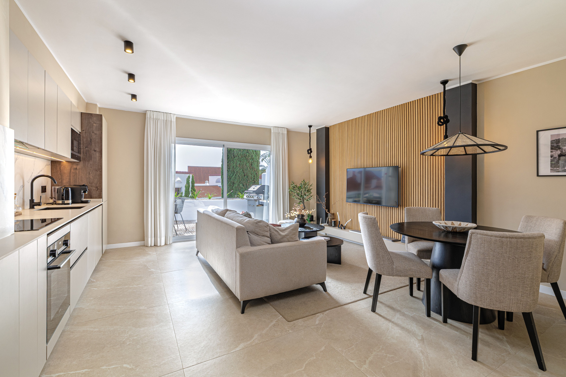 Stunning Renovated 4-Bedroom Apartment in Prime Nueva Andalucía Location · Photo 10