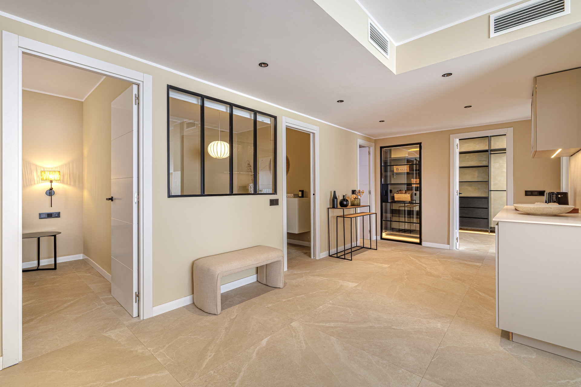 Stunning Renovated 4-Bedroom Apartment in Prime Nueva Andalucía Location · Photo 18