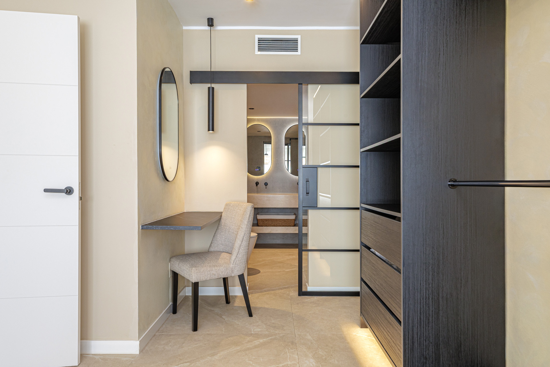 Stunning Renovated 4-Bedroom Apartment in Prime Nueva Andalucía Location · Photo 27