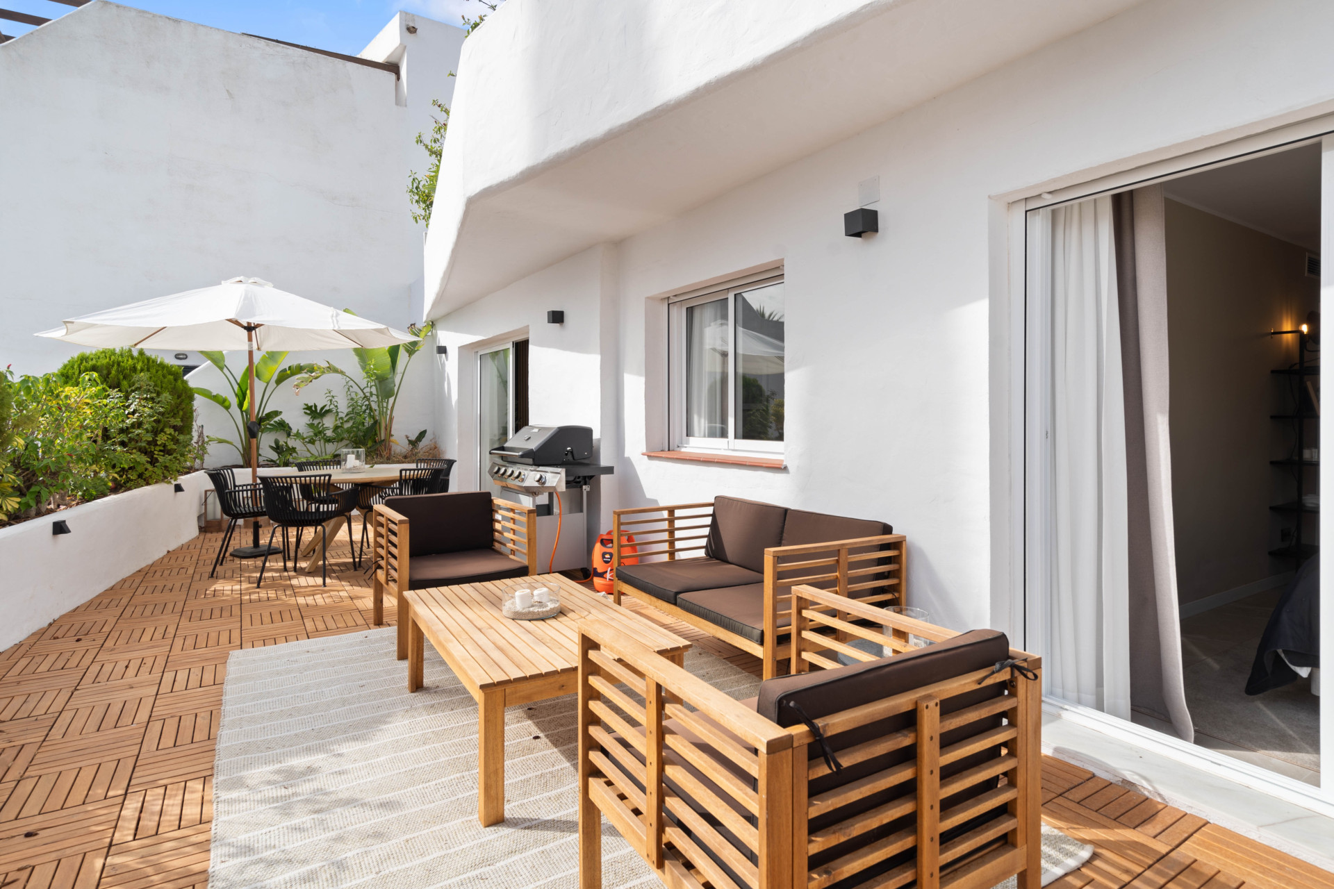 Stunning Renovated 4-Bedroom Apartment in Prime Nueva Andalucía Location · Photo 8