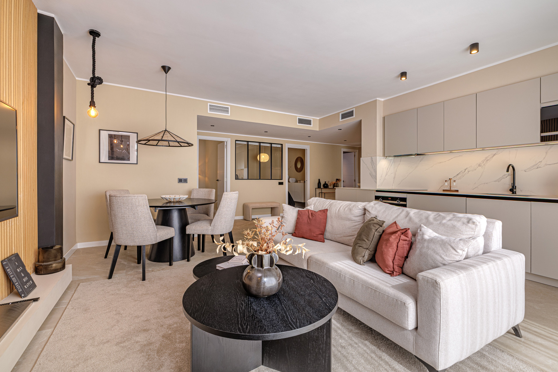 Stunning Renovated 4-Bedroom Apartment in Prime Nueva Andalucía Location · Photo 12