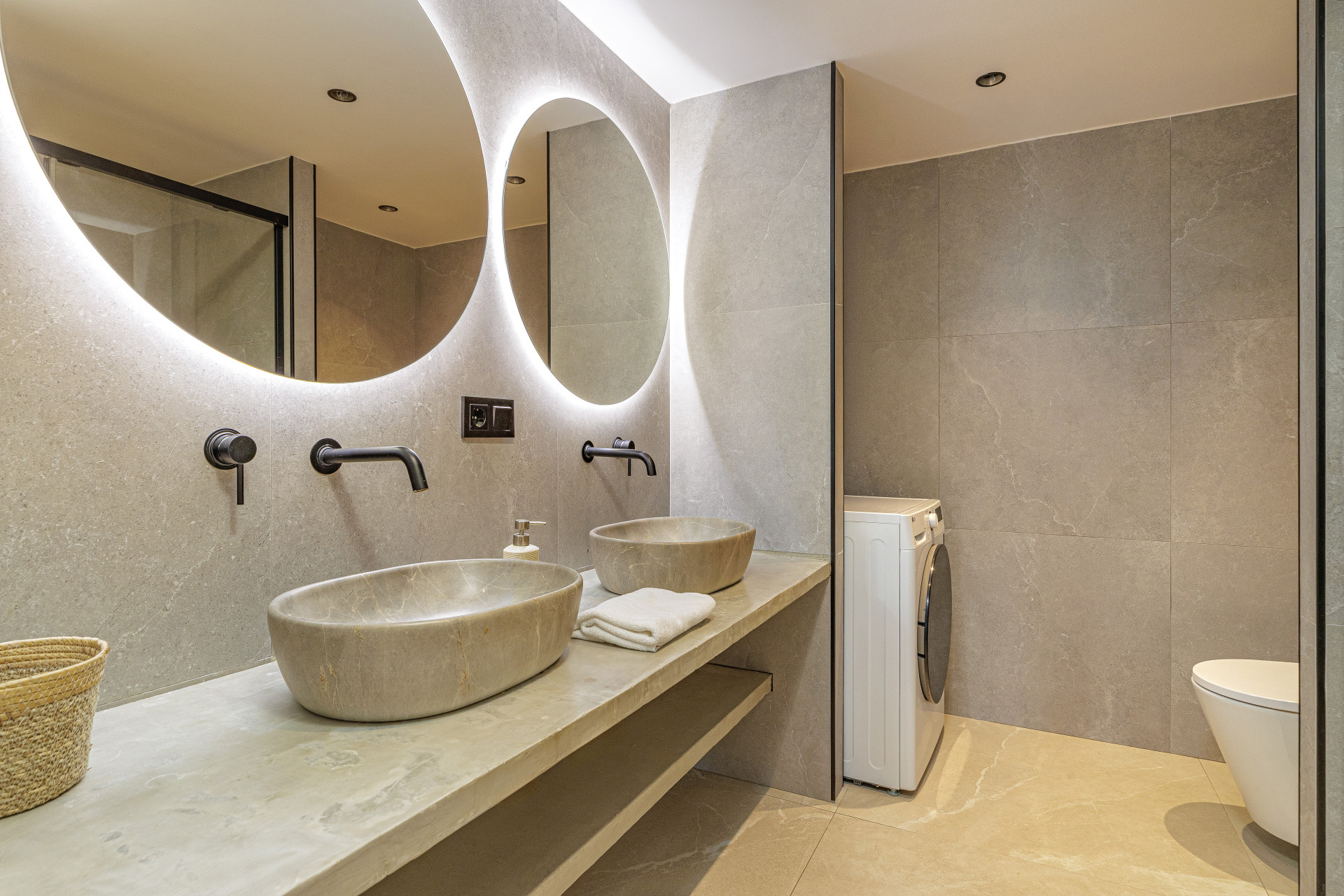 Stunning Renovated 4-Bedroom Apartment in Prime Nueva Andalucía Location · Photo 23