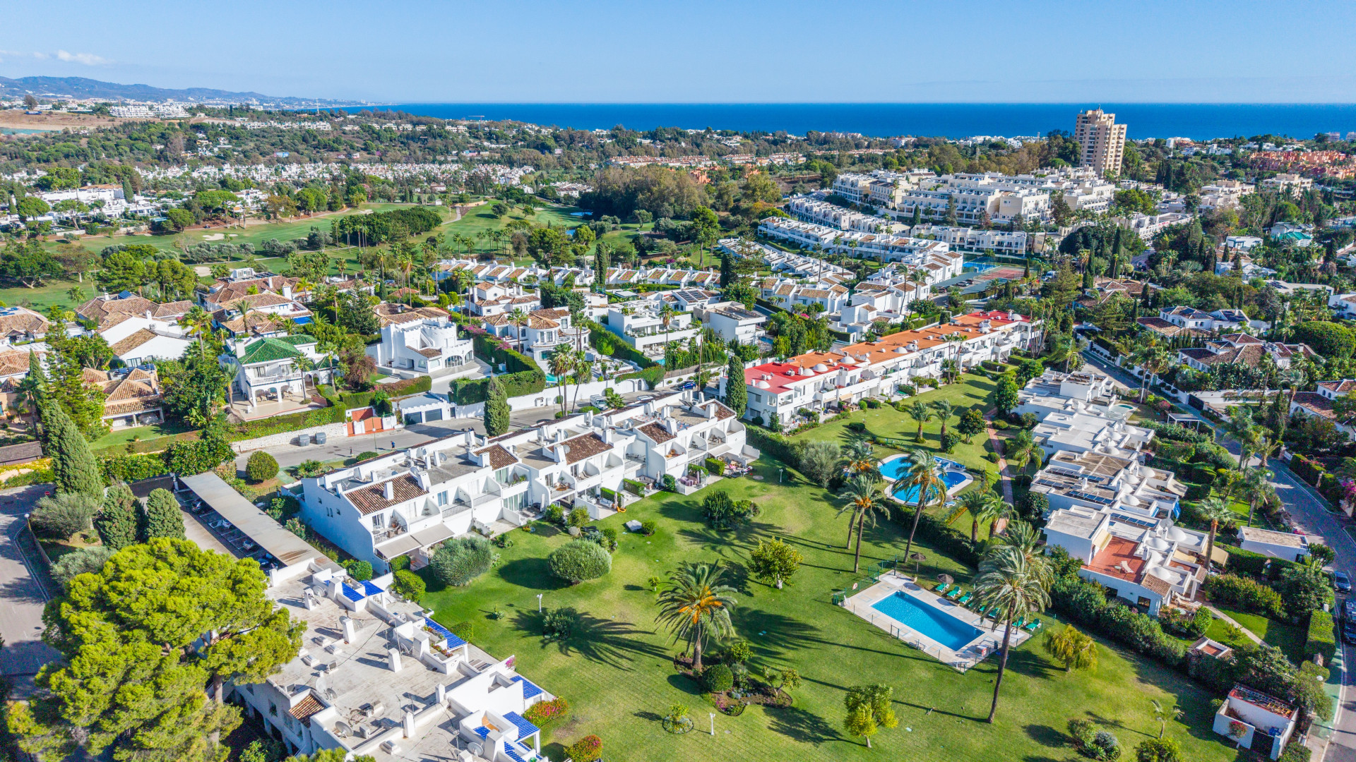 Casa Preciosa, a fully refurbished 4-bedroom, spacious townhouse in The Golf Valley of Nueva Andalucia, Marbella · Photo 28