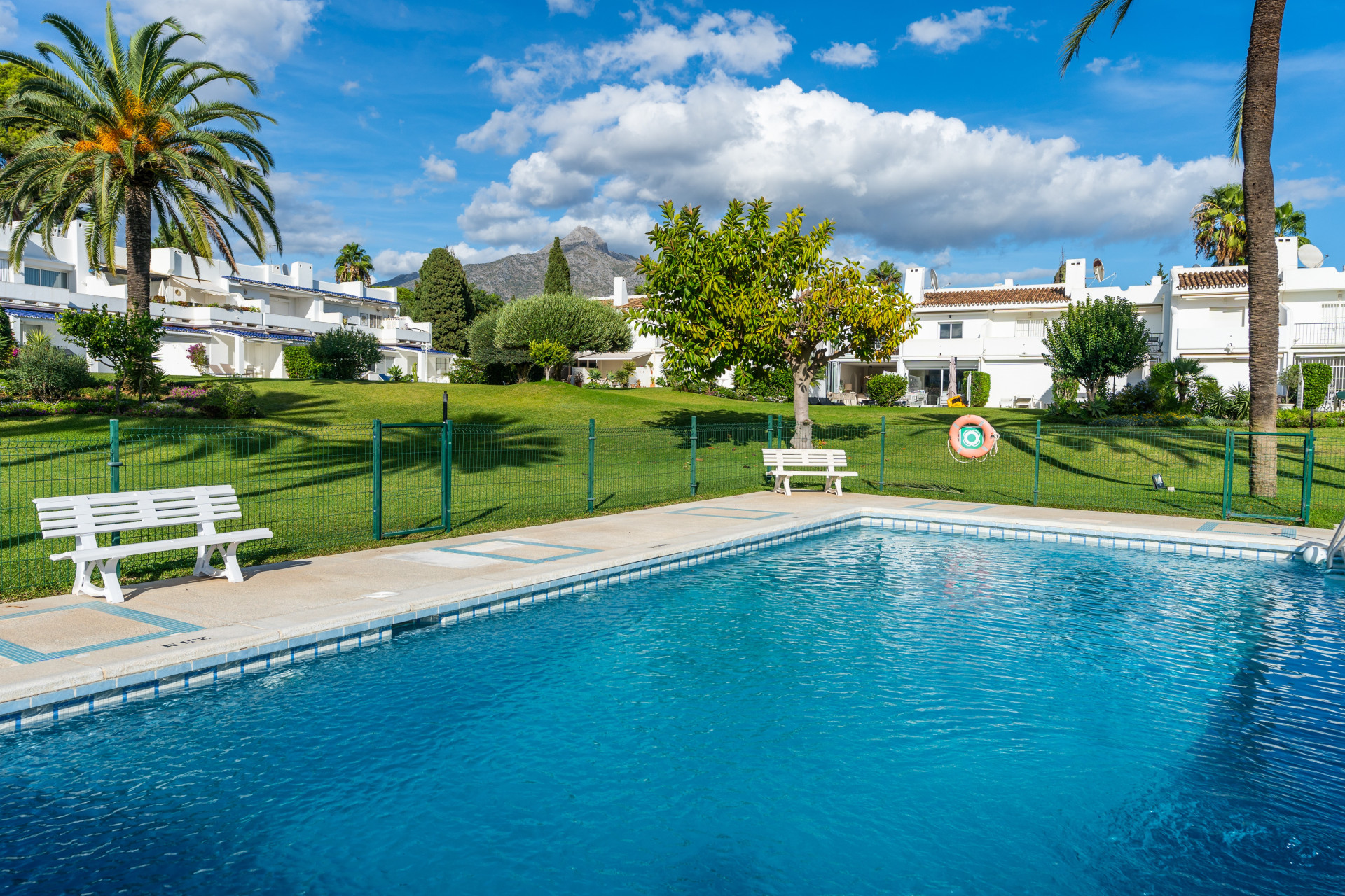 Casa Preciosa, a fully refurbished 4-bedroom, spacious townhouse in The Golf Valley of Nueva Andalucia, Marbella · Photo 10