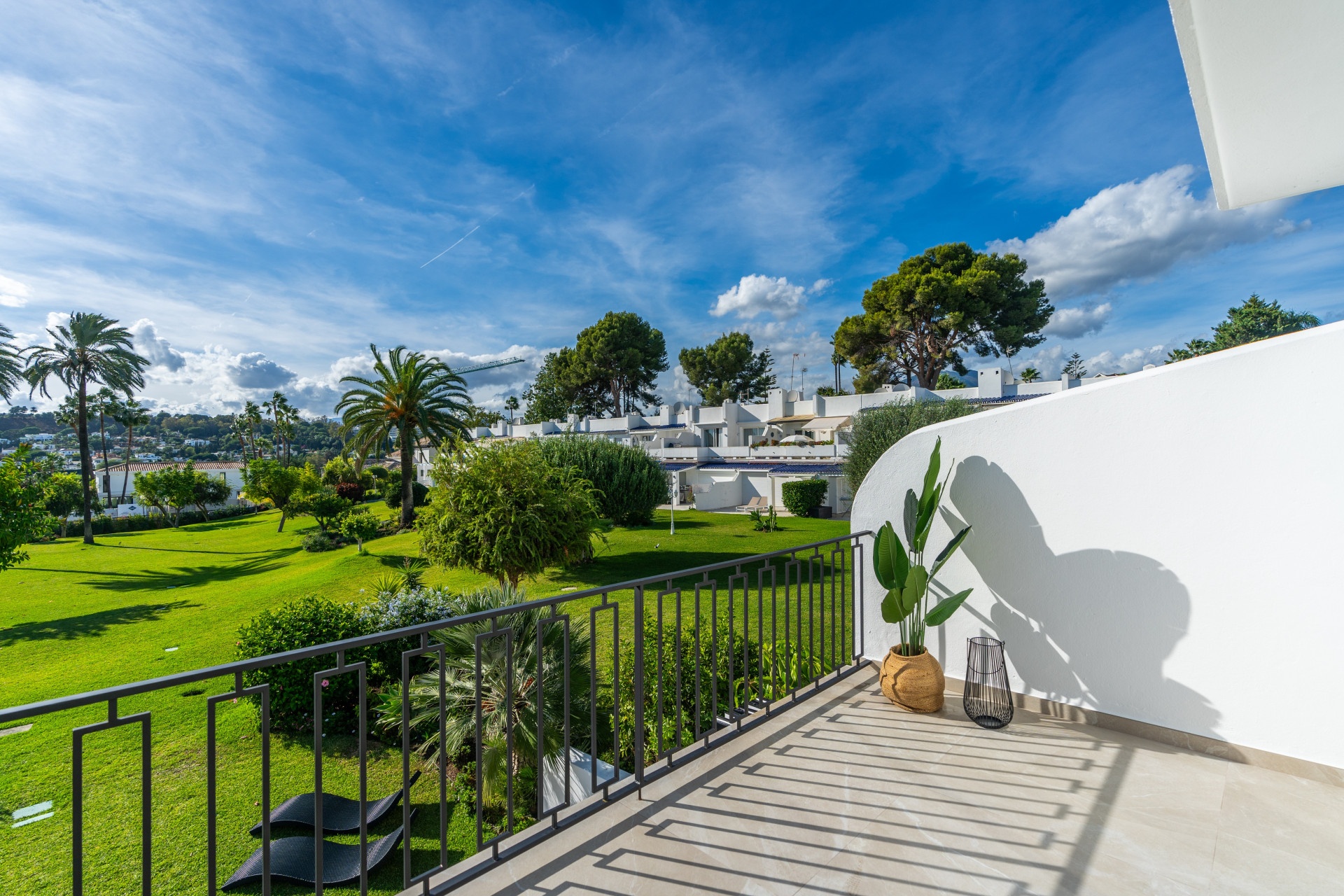 Casa Preciosa, a fully refurbished 4-bedroom, spacious townhouse in The Golf Valley of Nueva Andalucia, Marbella · Photo 20