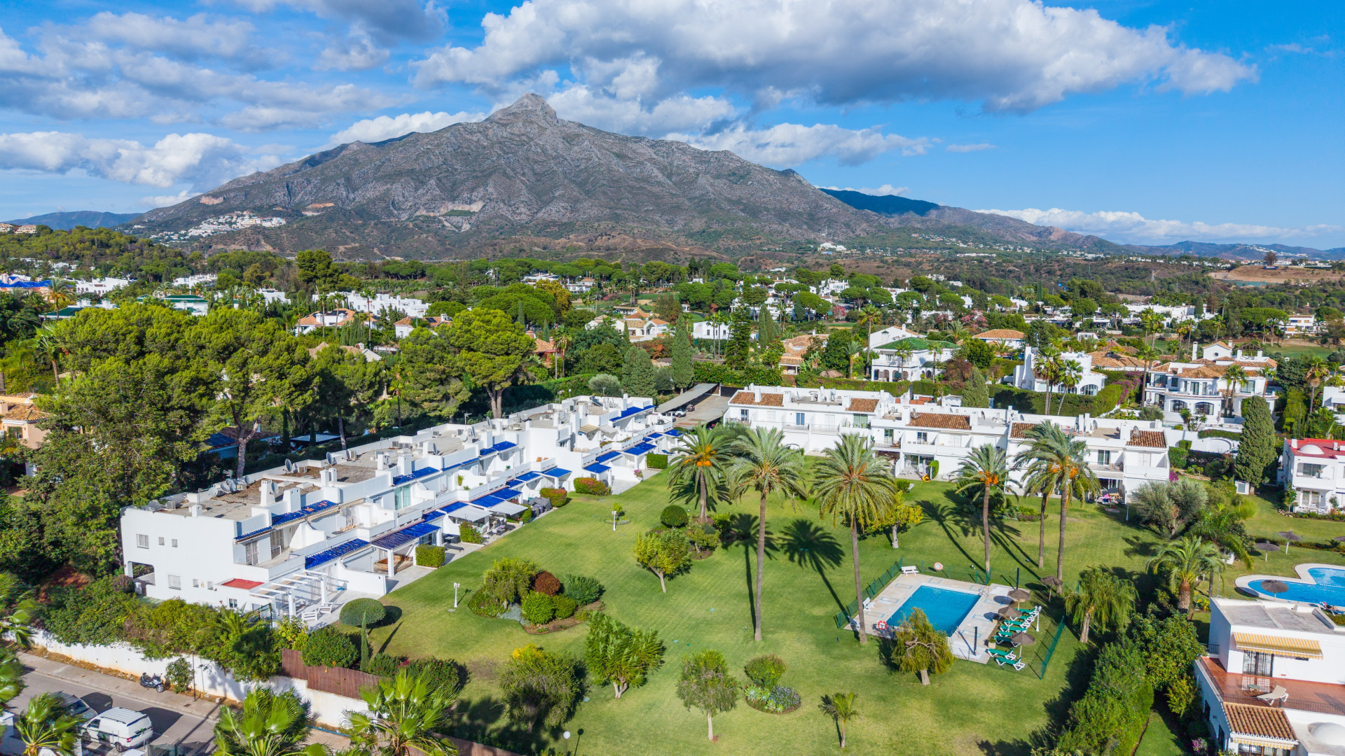 Casa Preciosa, a fully refurbished 4-bedroom, spacious townhouse in The Golf Valley of Nueva Andalucia, Marbella · Photo 24