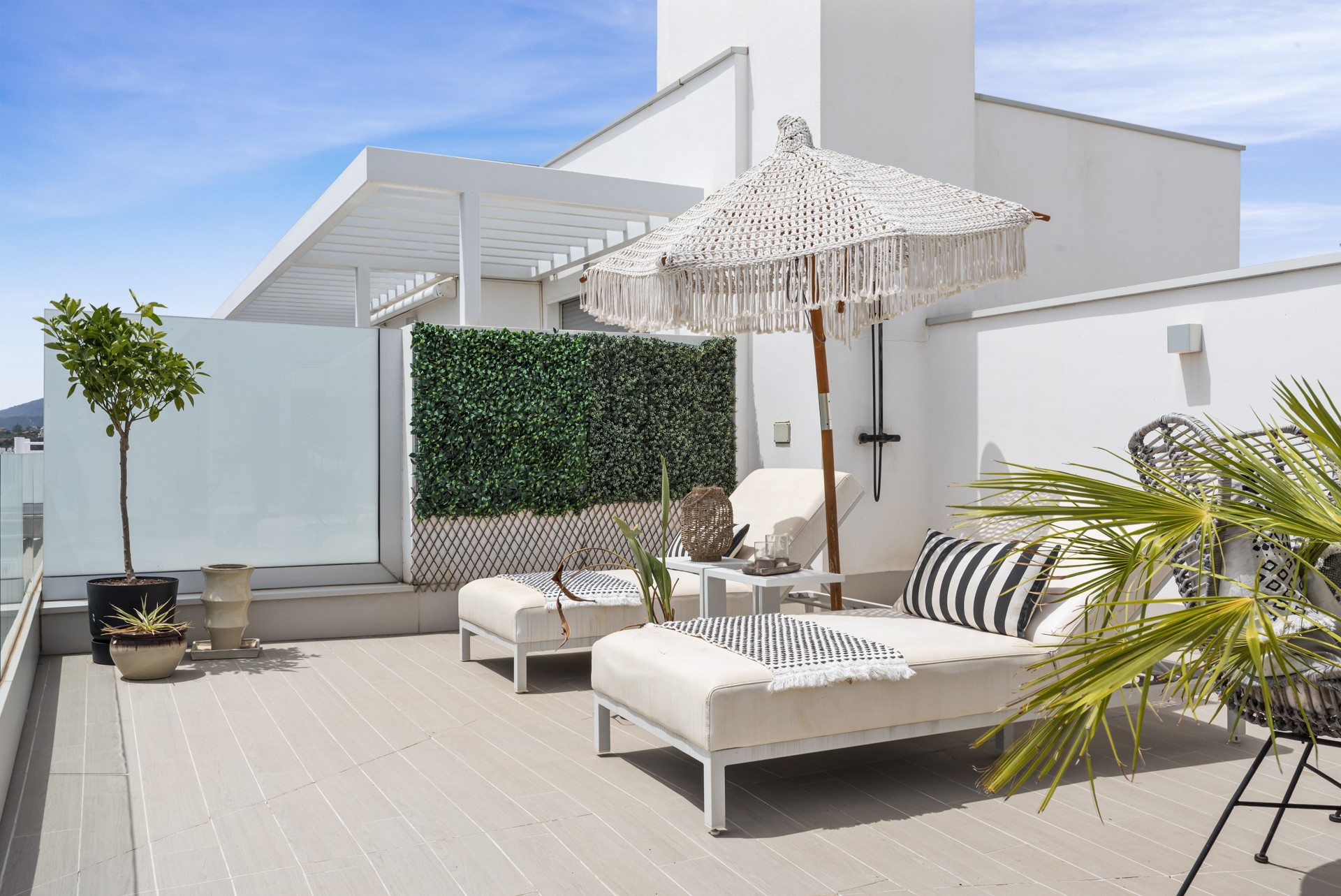 Elegant Penthouse with Rooftop Solarium in Le Mirage Phase III, Cancelada · Photo 18