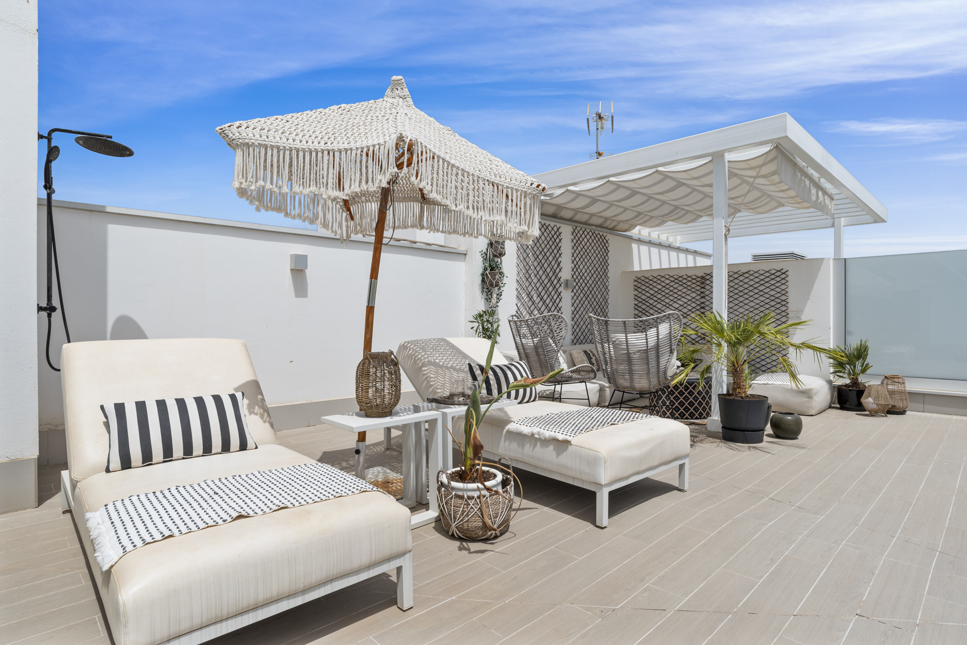 Elegant Penthouse with Rooftop Solarium in Le Mirage Phase III, Cancelada · Photo 20