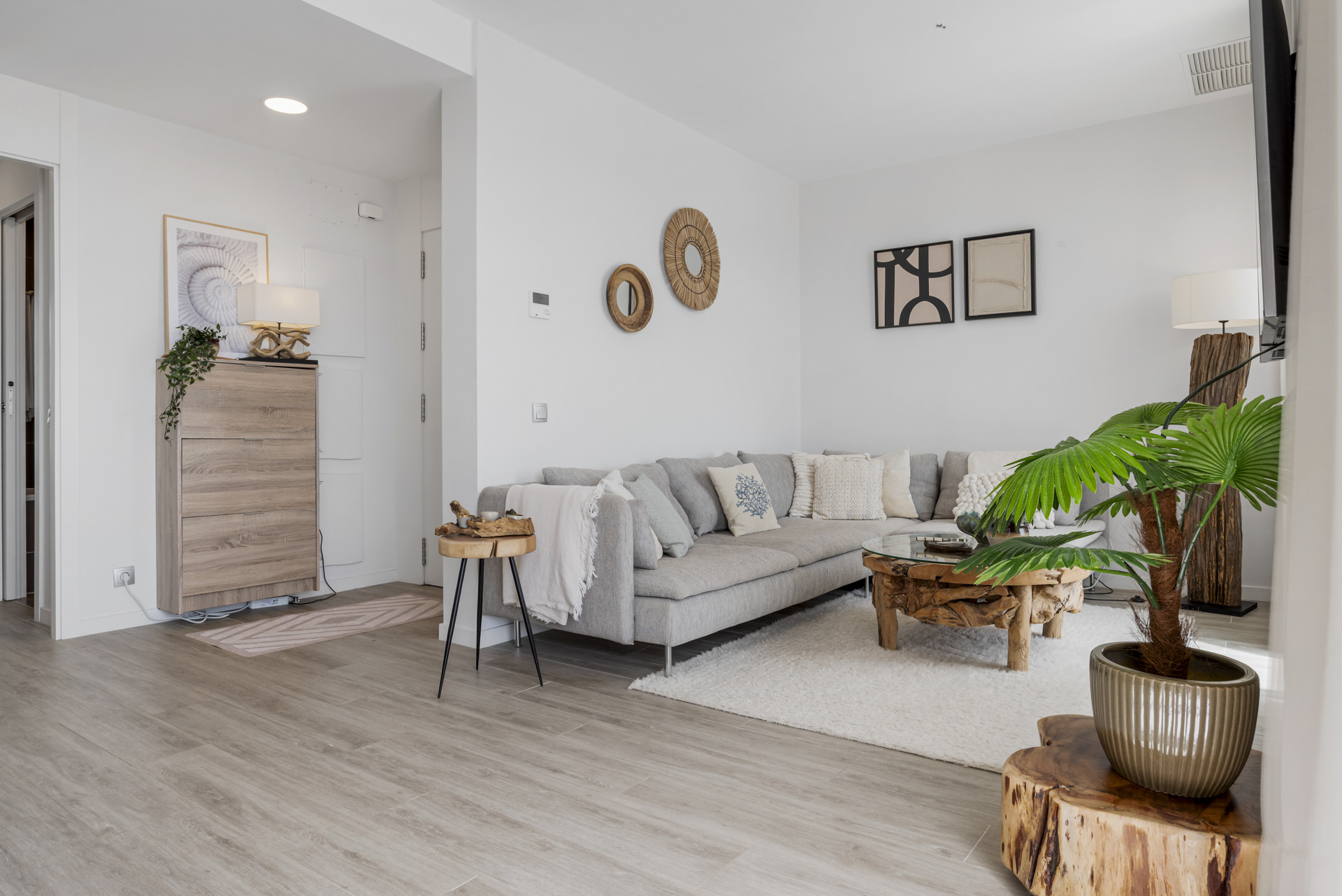 Elegant Penthouse with Rooftop Solarium in Le Mirage Phase III, Cancelada · Photo 9