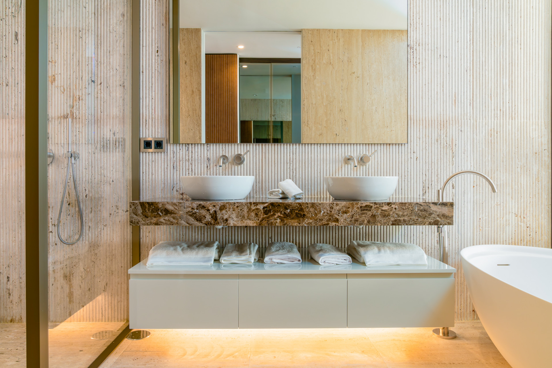 Stunning 4-Bedroom Ground Floor Apartment in Epic Phase 3, Marbella Golden Mile · Photo 16