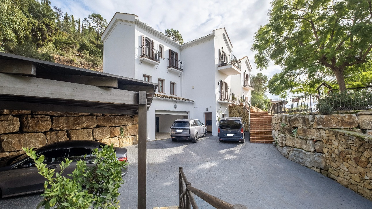 Timeless Luxury Villa in El Madroñal · Photo 47