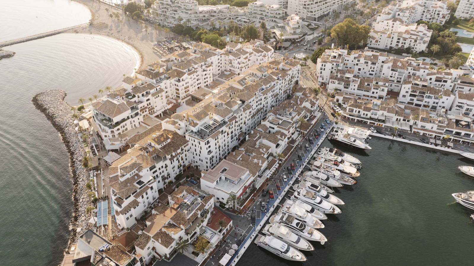 Prestige Living and Investment Opportunity in the Heart of Puerto Banús · Photo 11