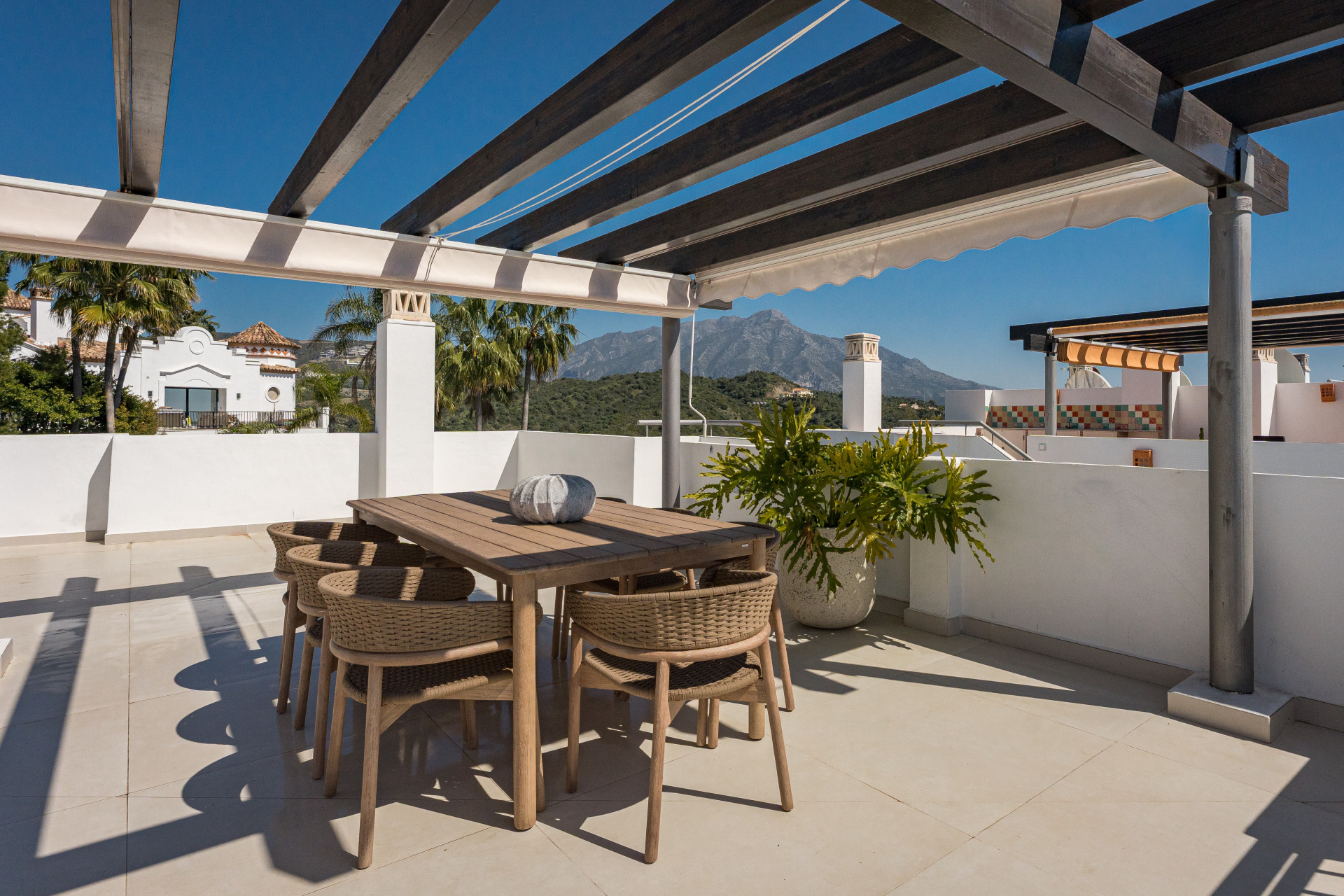 Stunning Duplex Penthouse with Private Pool and Panoramic Views in La Quinta, Benahavís · Photo 56