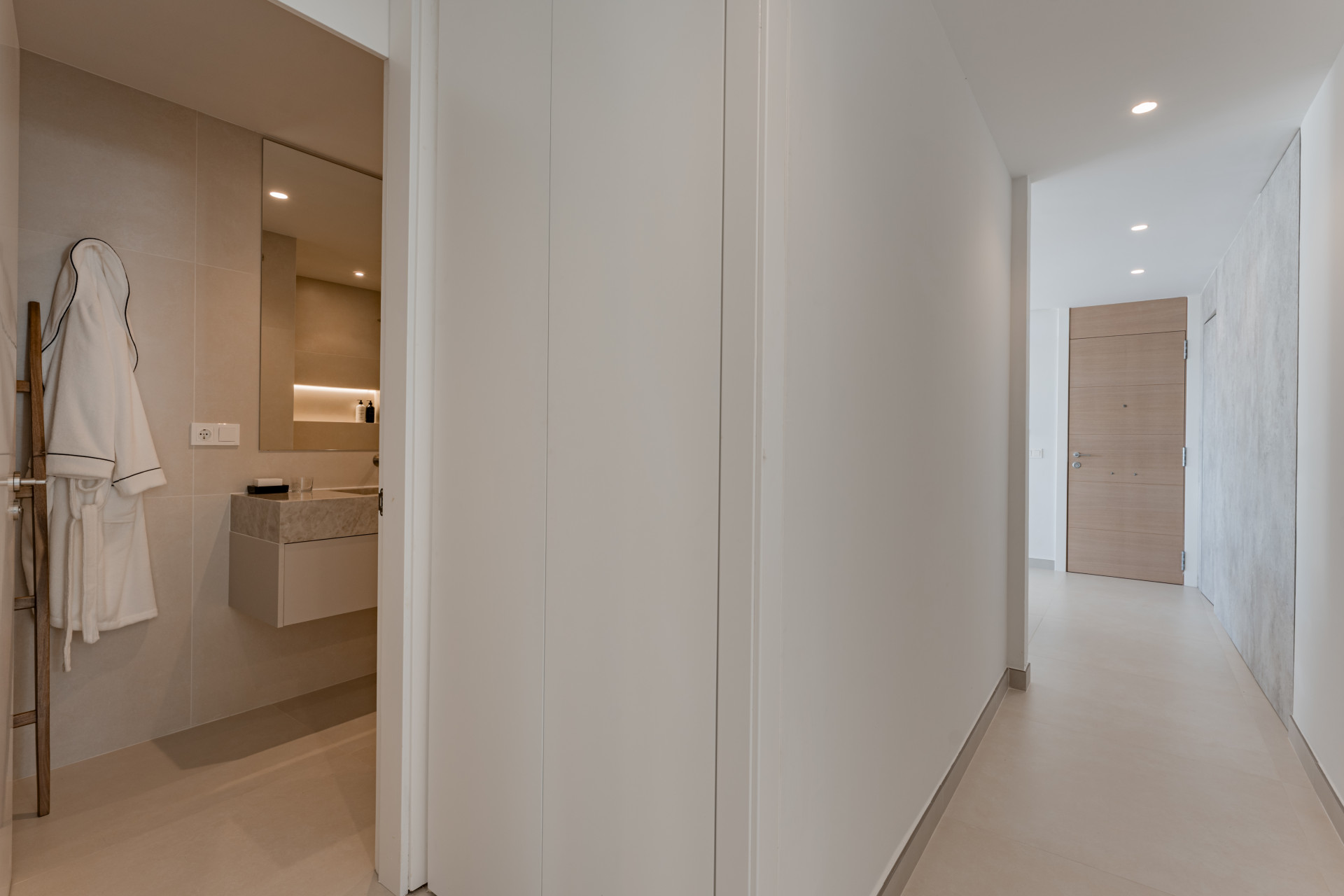 Stunning Duplex Penthouse with Private Pool and Panoramic Views in La Quinta, Benahavís · Photo 26