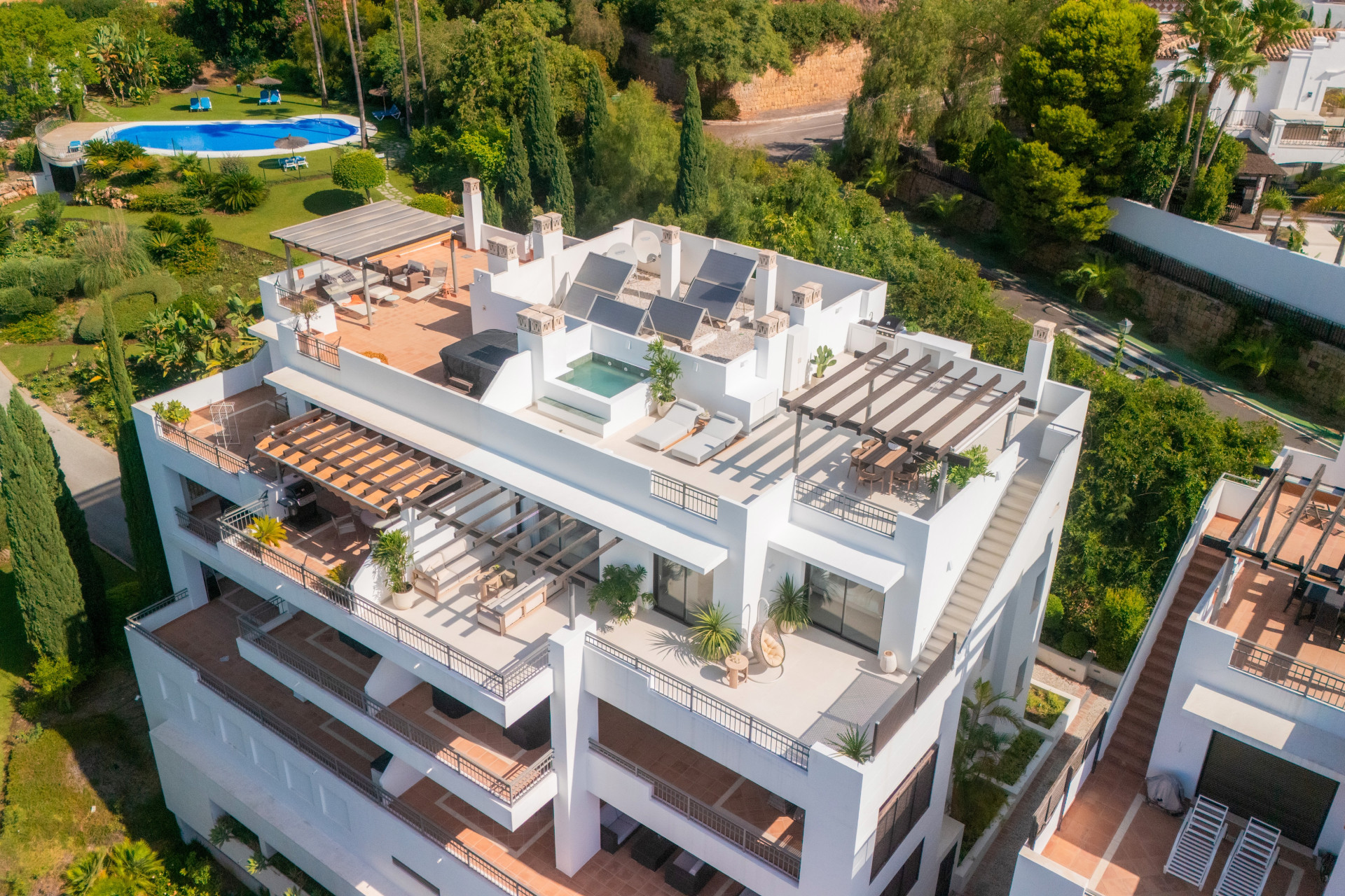 Stunning Duplex Penthouse with Private Pool and Panoramic Views in La Quinta, Benahavís, Benahavis