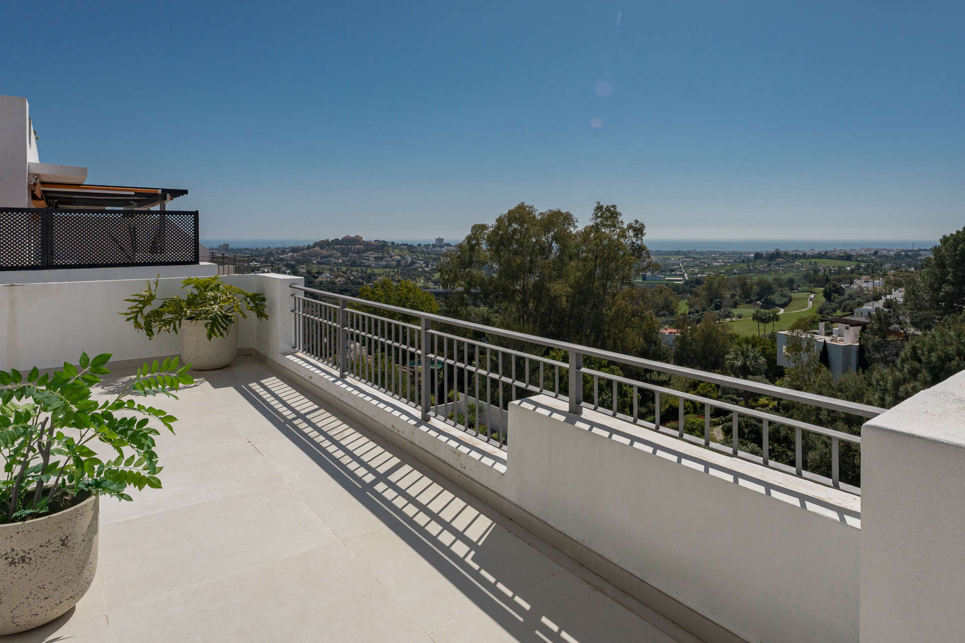 Stunning Duplex Penthouse with Private Pool and Panoramic Views in La Quinta, Benahavís · Photo 36