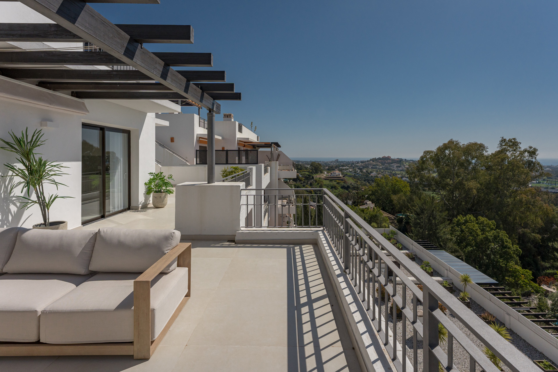 Stunning Duplex Penthouse with Private Pool and Panoramic Views in La Quinta, Benahavís · Photo 34