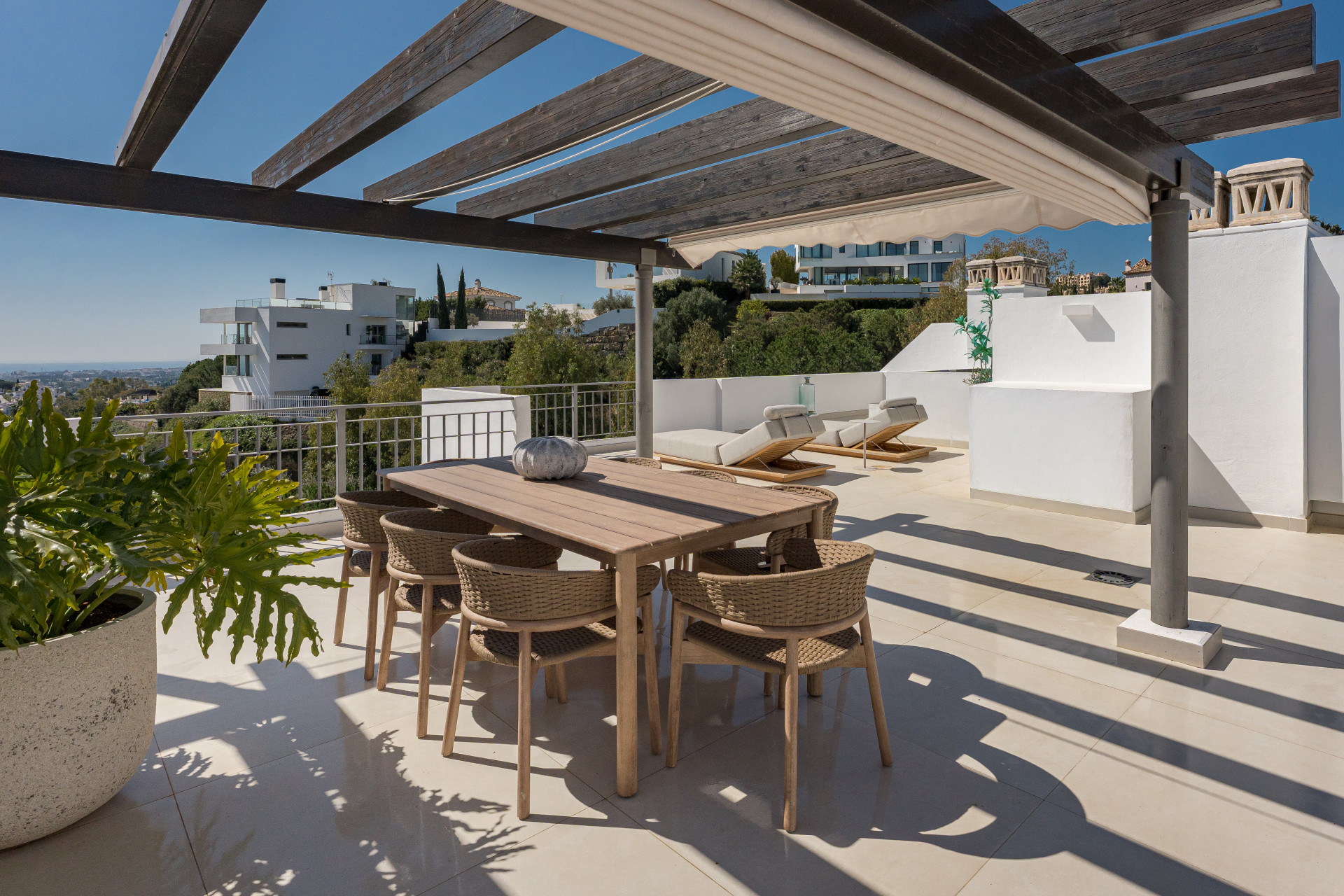 Stunning Duplex Penthouse with Private Pool and Panoramic Views in La Quinta, Benahavís · Photo 52