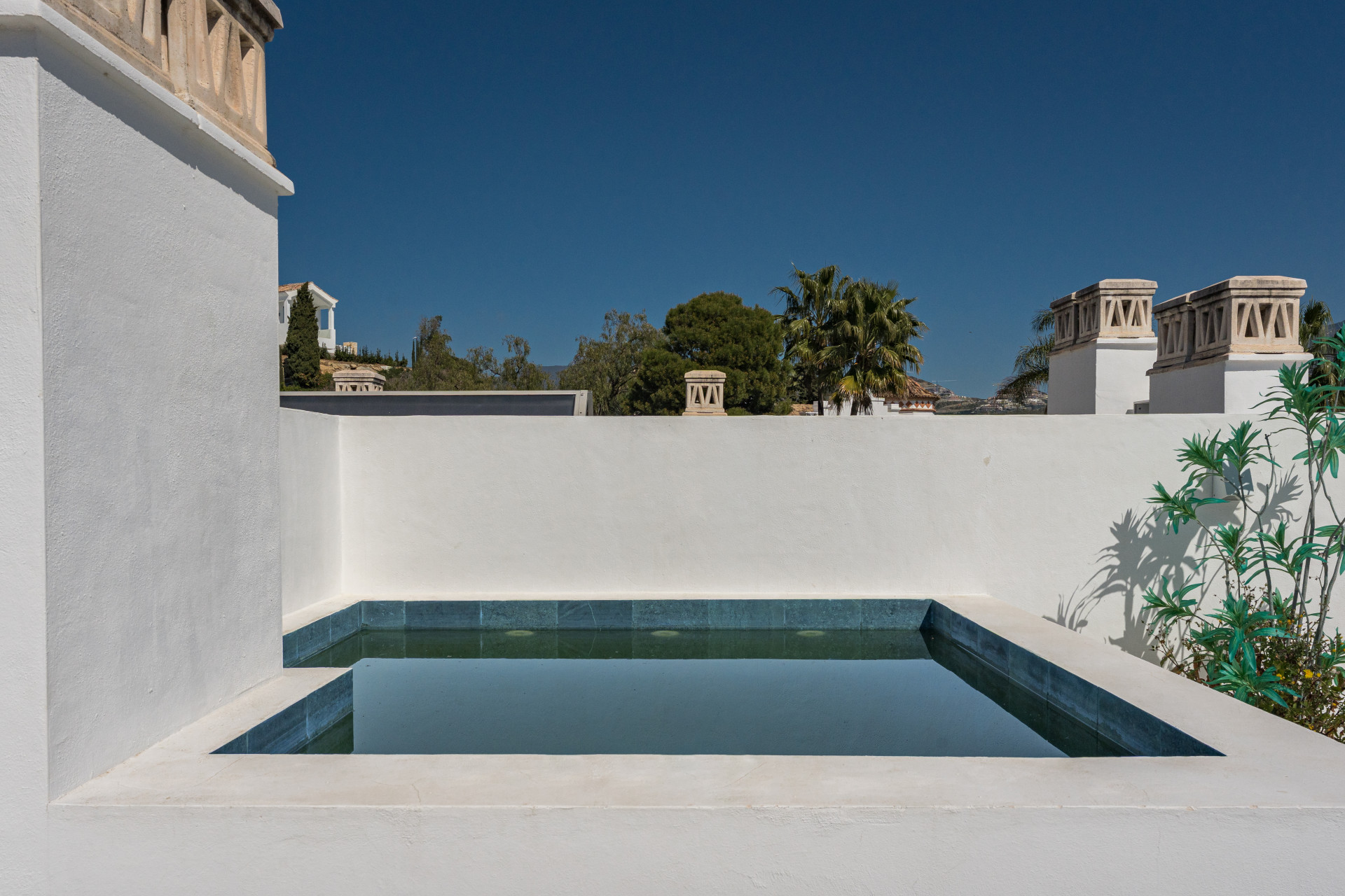 Stunning Duplex Penthouse with Private Pool and Panoramic Views in La Quinta, Benahavís · Photo 45