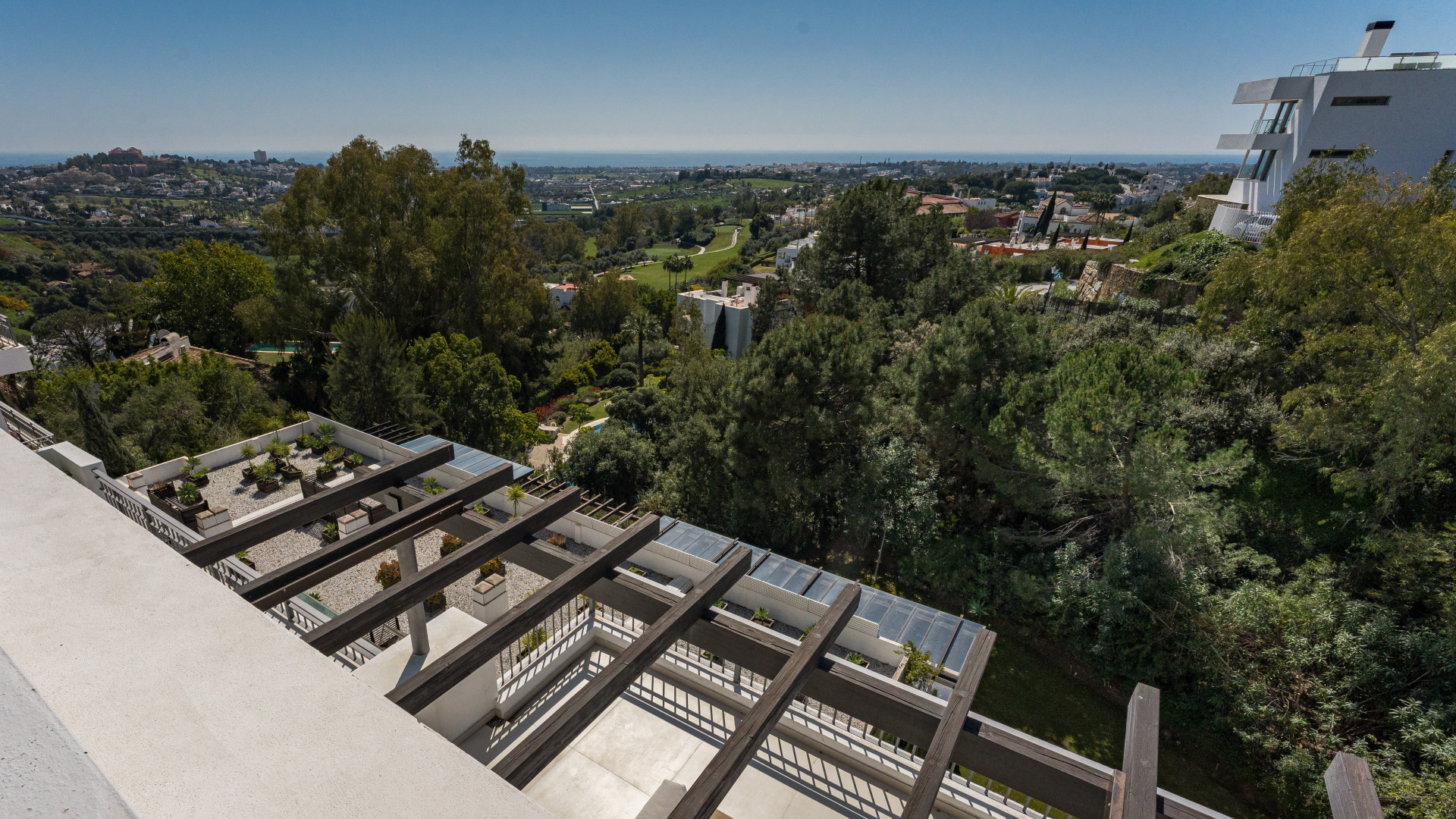 Stunning Duplex Penthouse with Private Pool and Panoramic Views in La Quinta, Benahavís · Photo 46