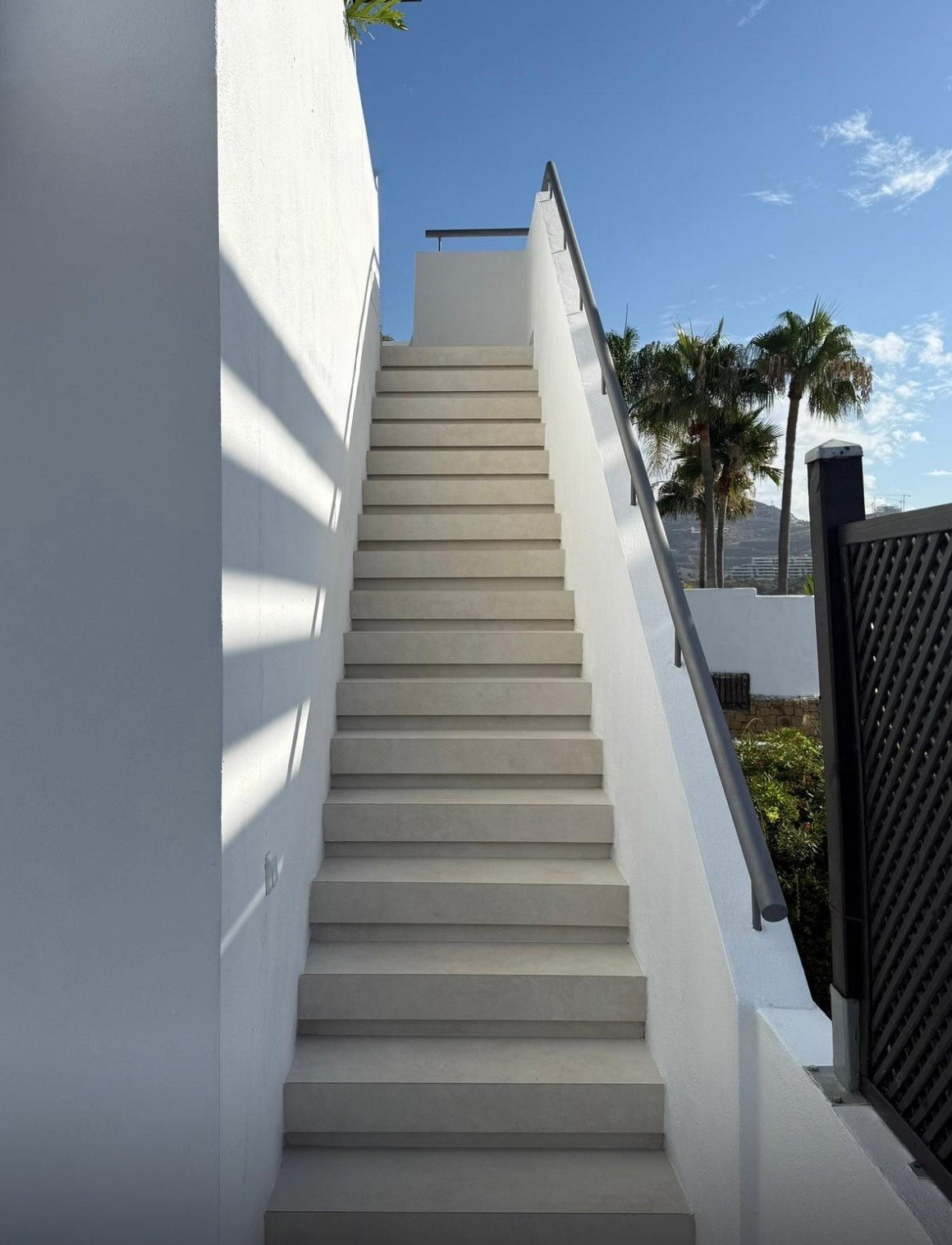 Stunning Duplex Penthouse with Private Pool and Panoramic Views in La Quinta, Benahavís · Photo 43