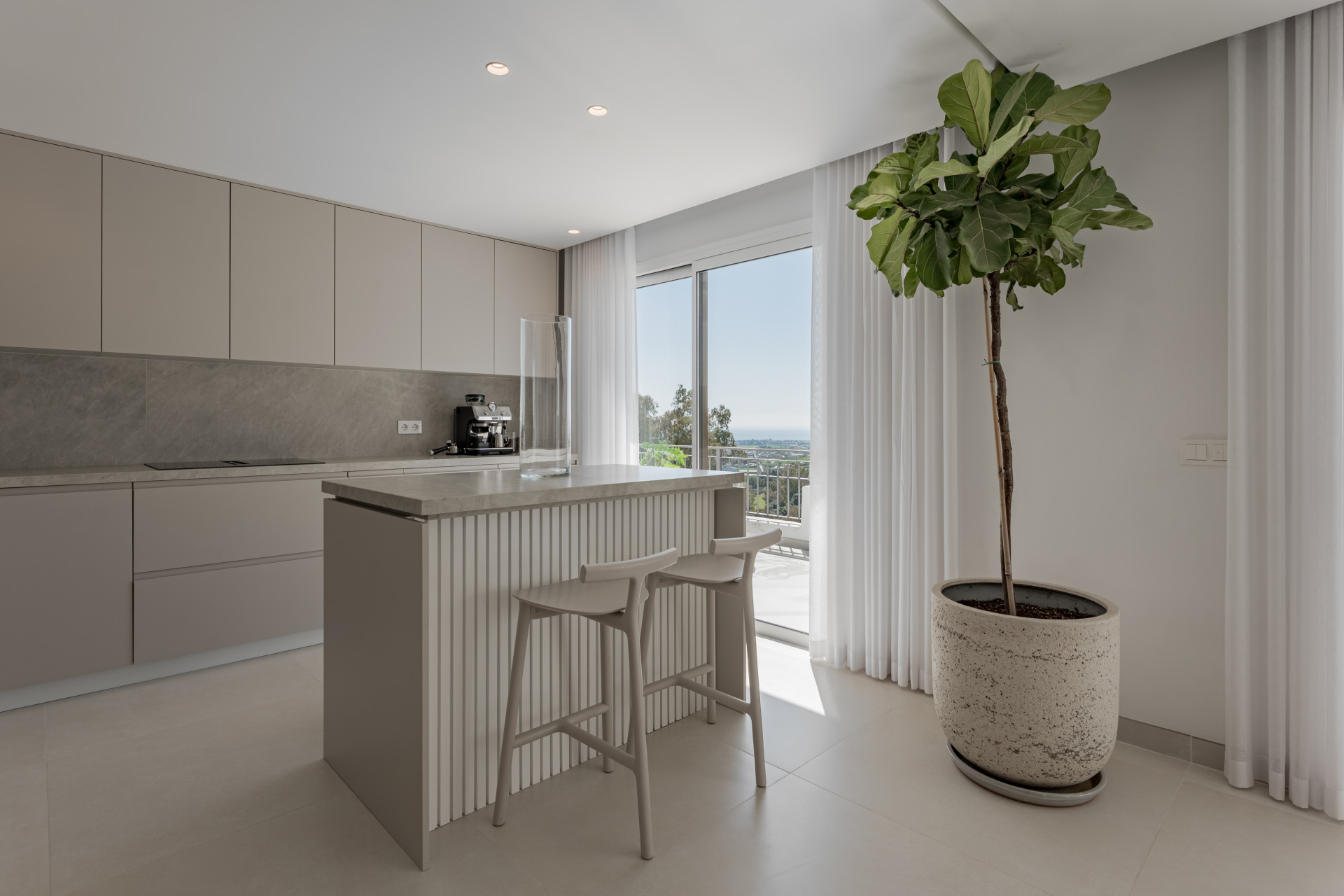 Stunning Duplex Penthouse with Private Pool and Panoramic Views in La Quinta, Benahavís · Photo 16