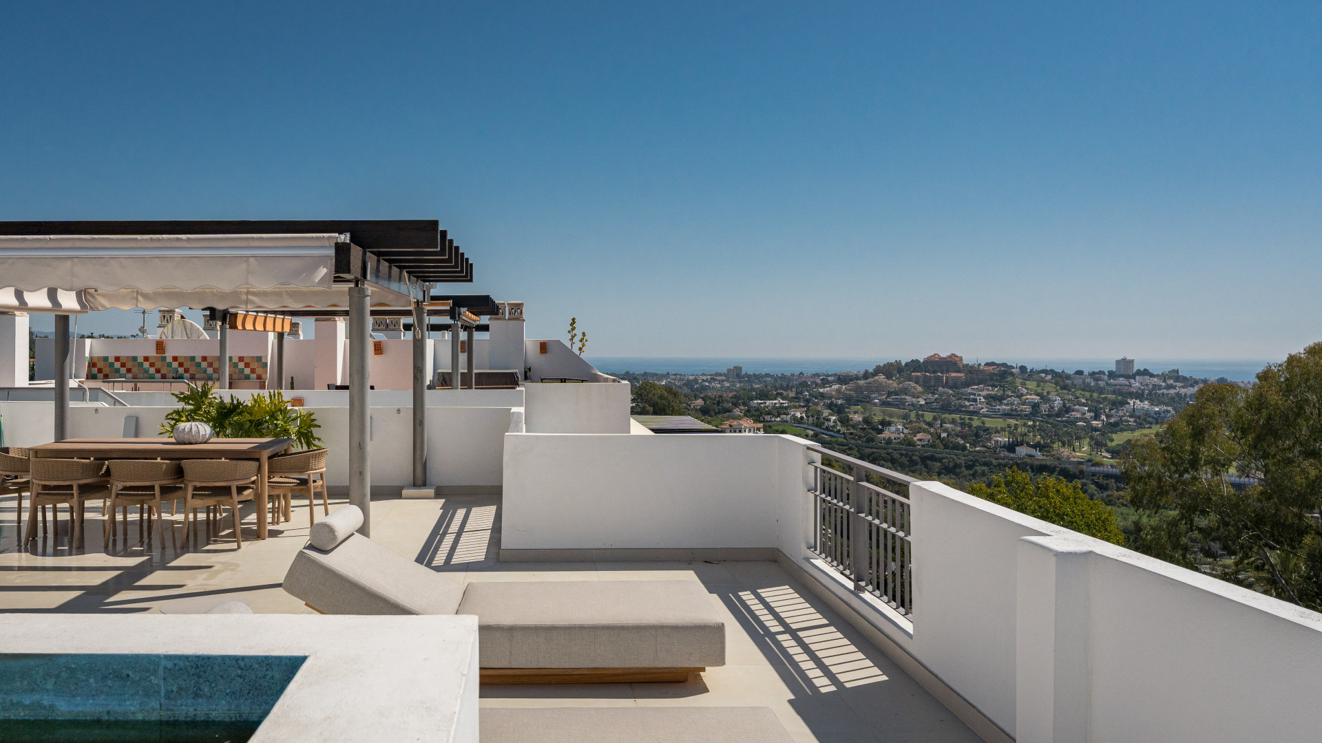 Stunning Duplex Penthouse with Private Pool and Panoramic Views in La Quinta, Benahavís · Photo 54