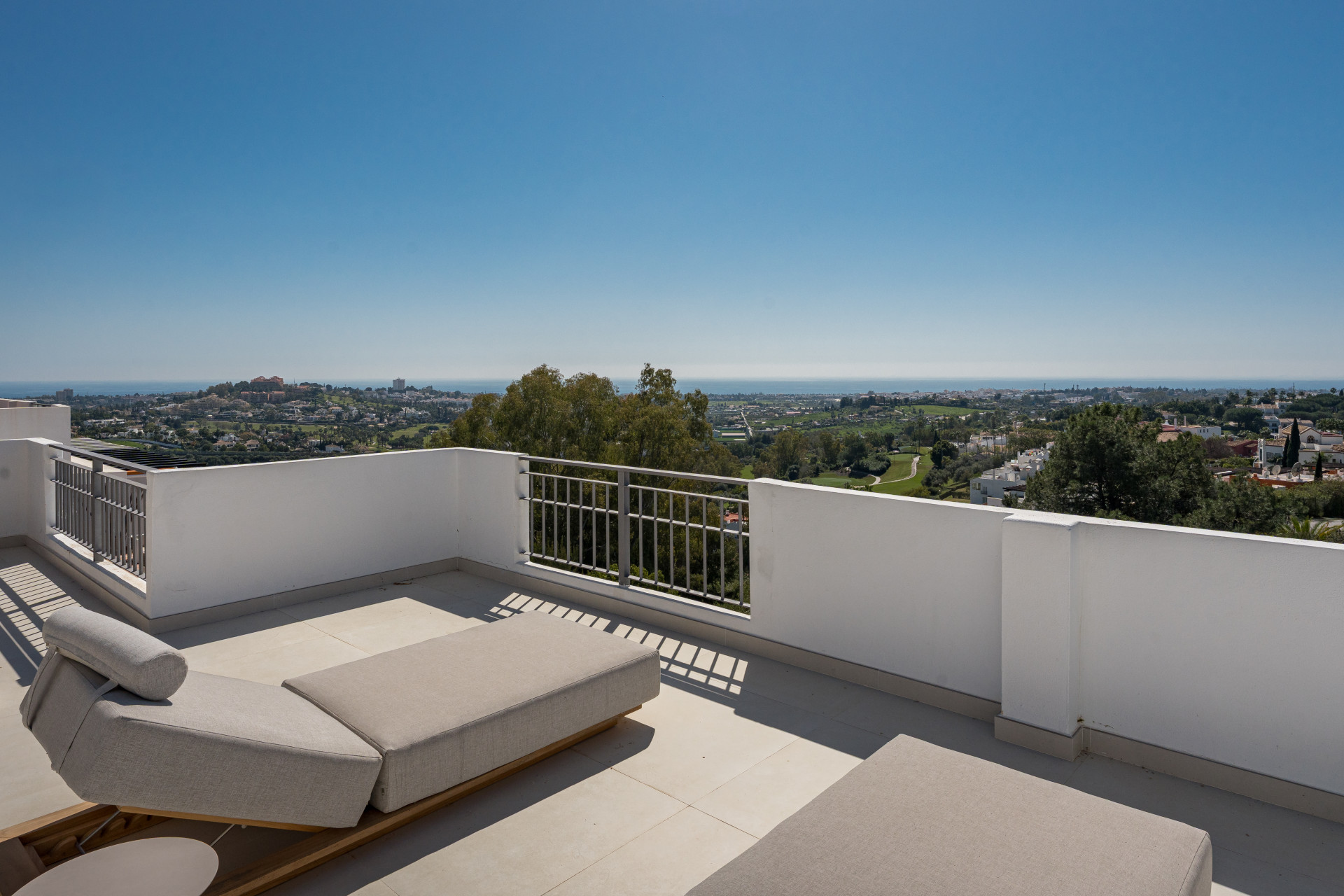 Stunning Duplex Penthouse with Private Pool and Panoramic Views in La Quinta, Benahavís · Photo 43