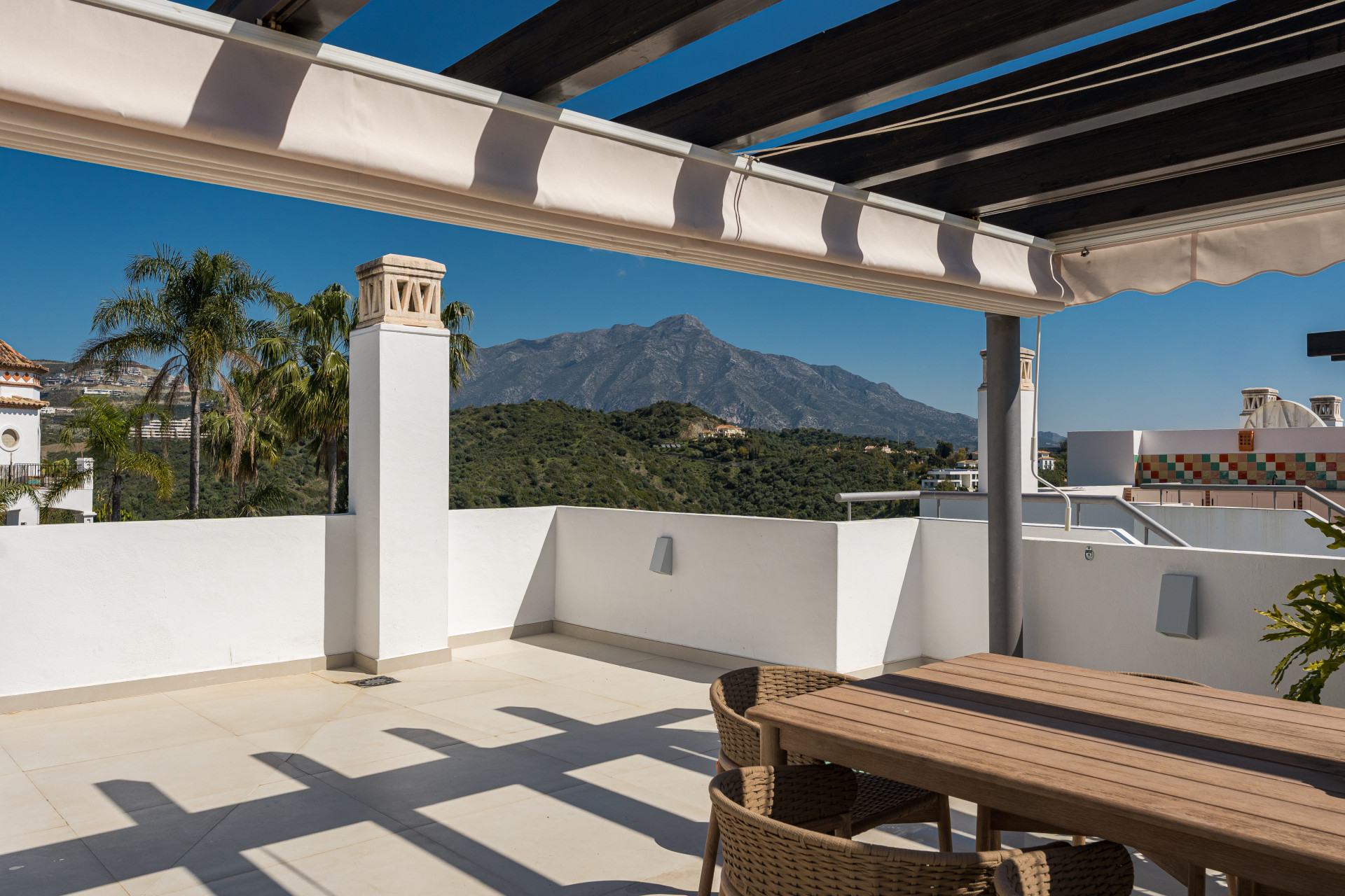 Stunning Duplex Penthouse with Private Pool and Panoramic Views in La Quinta, Benahavís · Photo 47