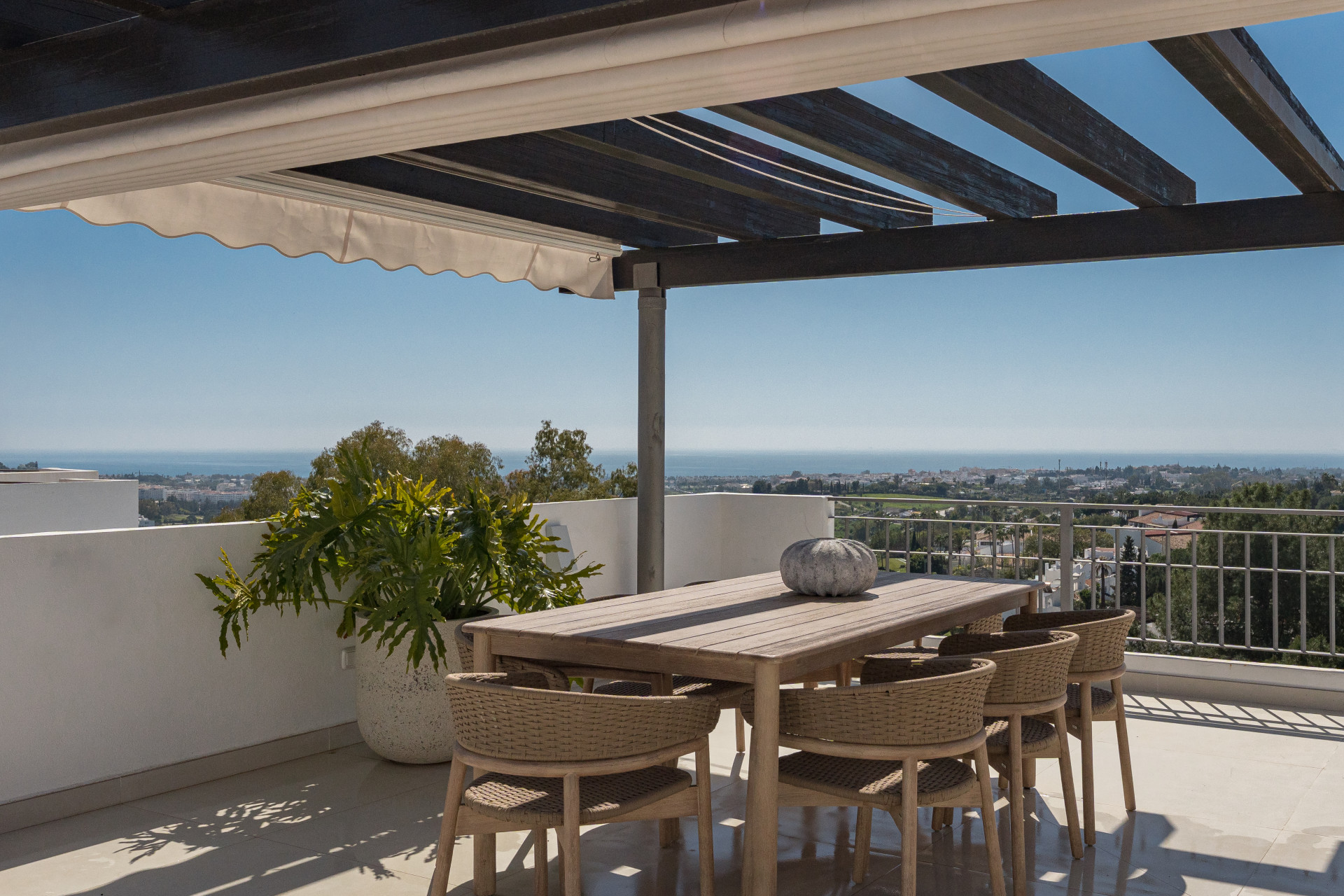 Stunning Duplex Penthouse with Private Pool and Panoramic Views in La Quinta, Benahavís · Photo 57