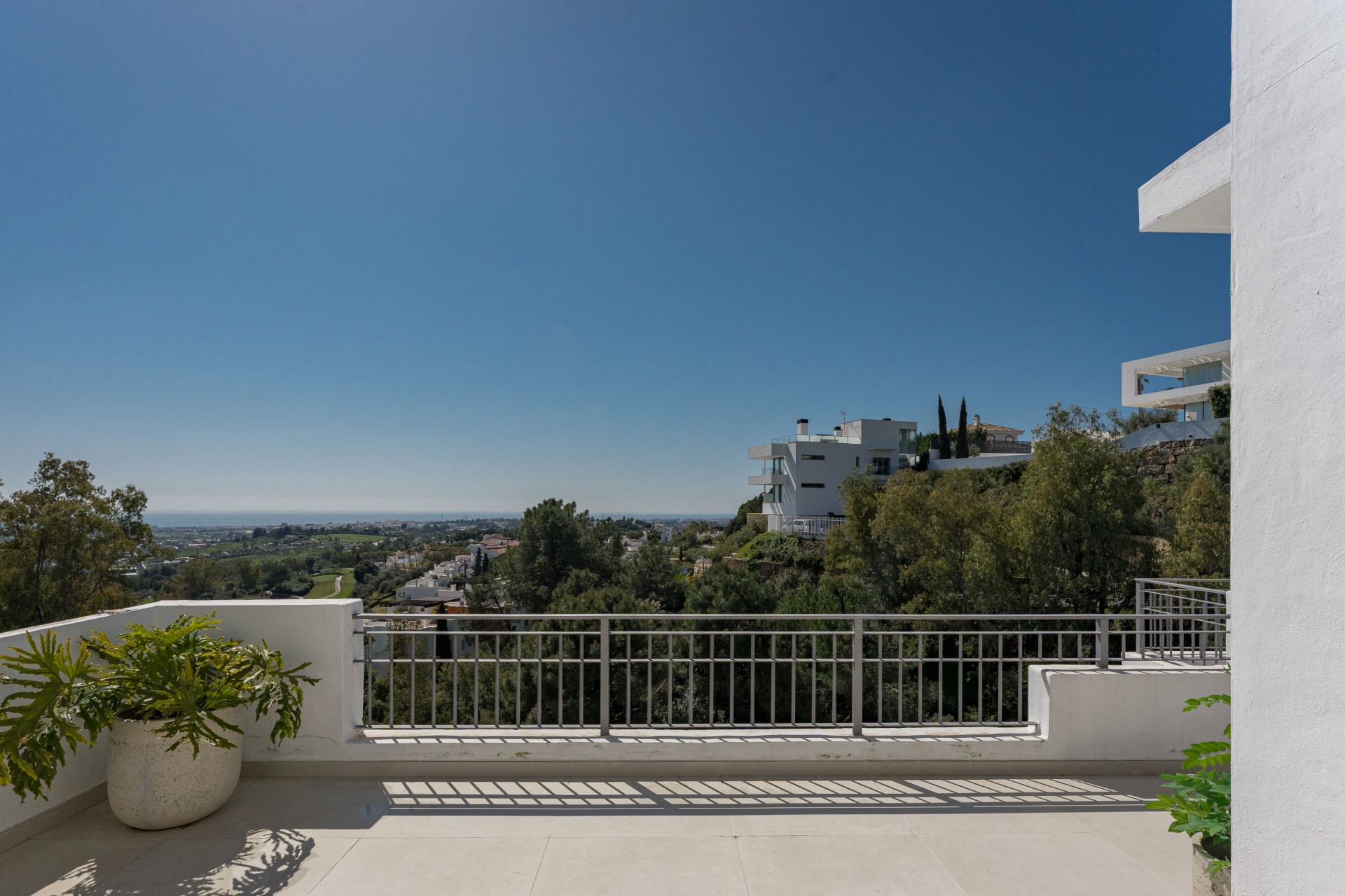 Stunning Duplex Penthouse with Private Pool and Panoramic Views in La Quinta, Benahavís · Photo 41